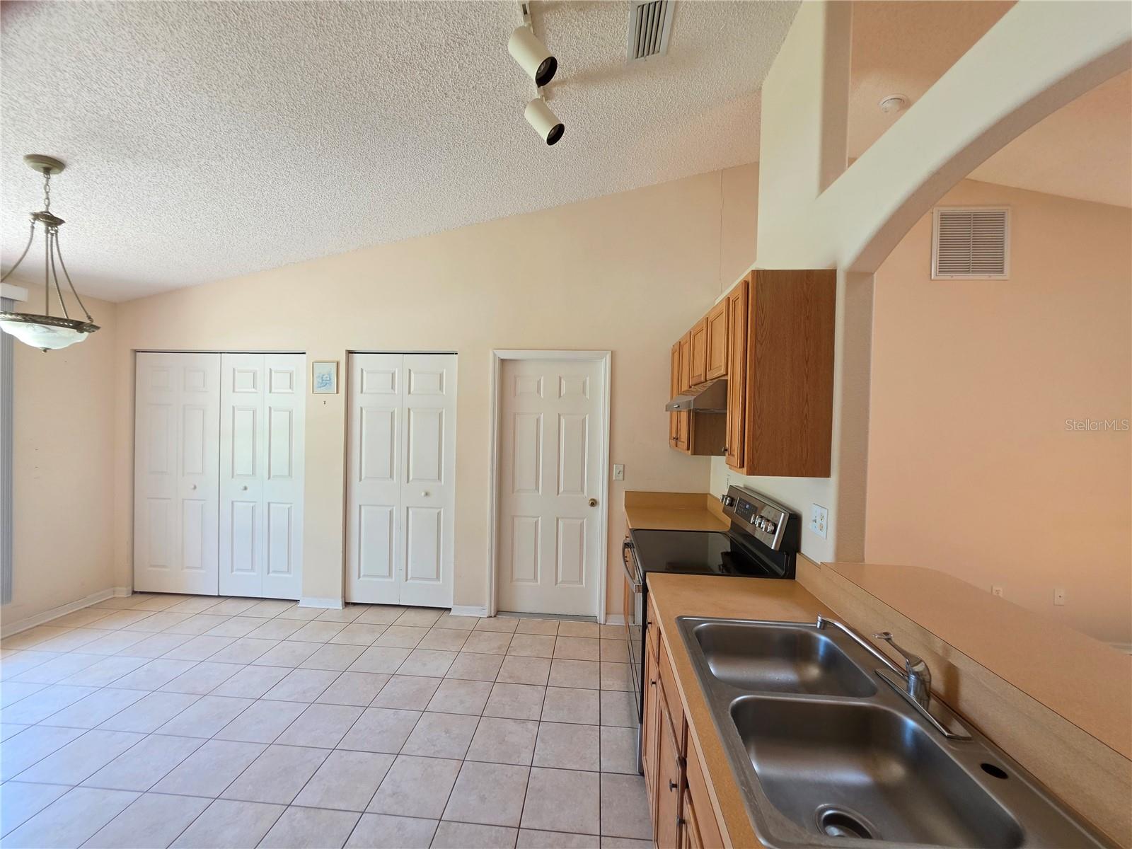40 PACIFIC DR, PALM COAST, FL, 32164