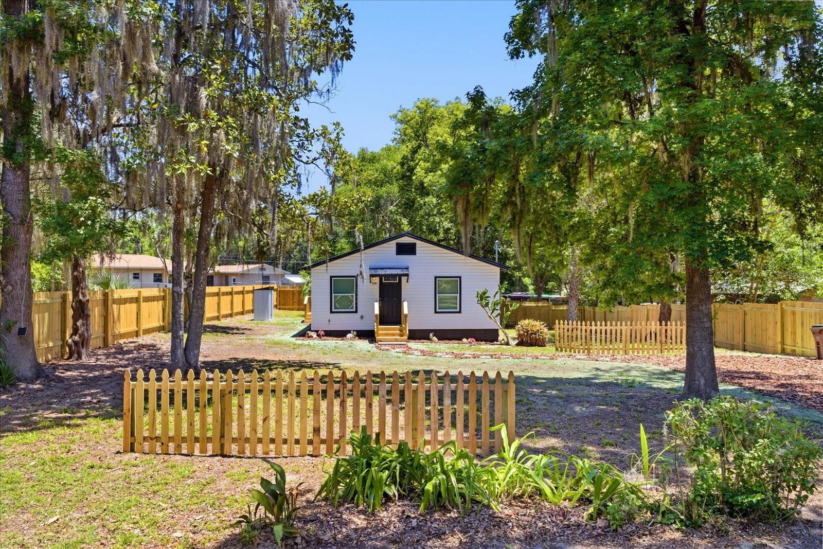 816 WOODLAND AVE, LEESBURG, FL, 34748