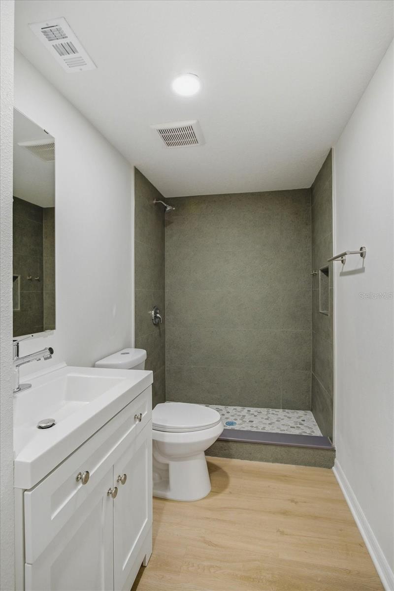 816 WOODLAND AVE, LEESBURG, FL, 34748