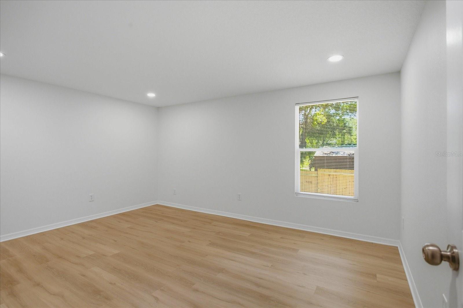816 WOODLAND AVE, LEESBURG, FL, 34748