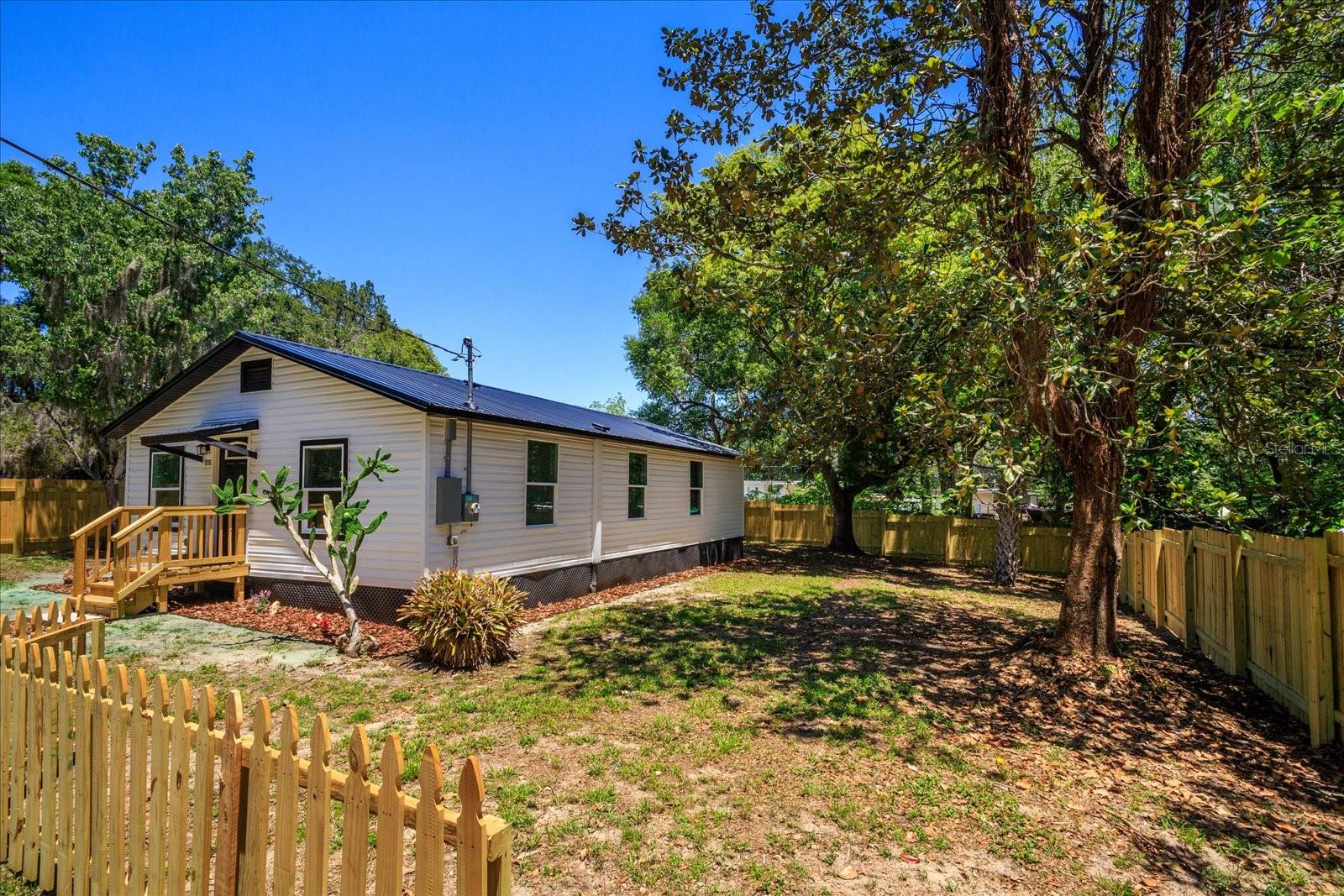 816 WOODLAND AVE, LEESBURG, FL, 34748