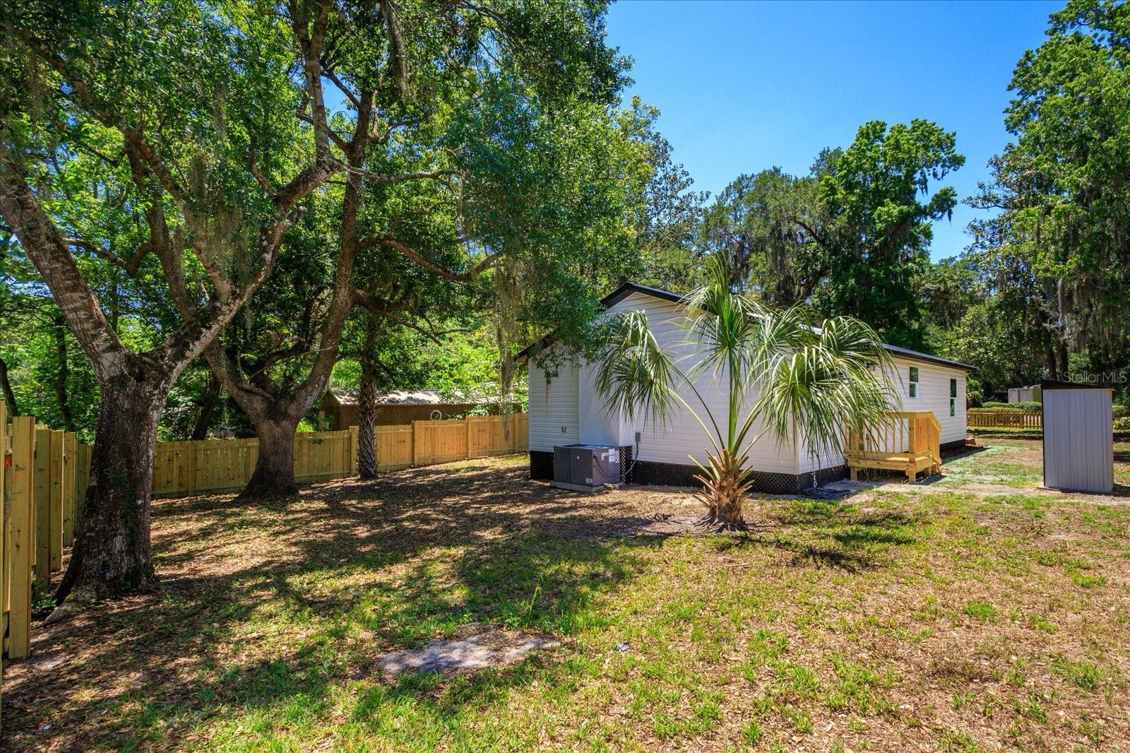 816 WOODLAND AVE, LEESBURG, FL, 34748