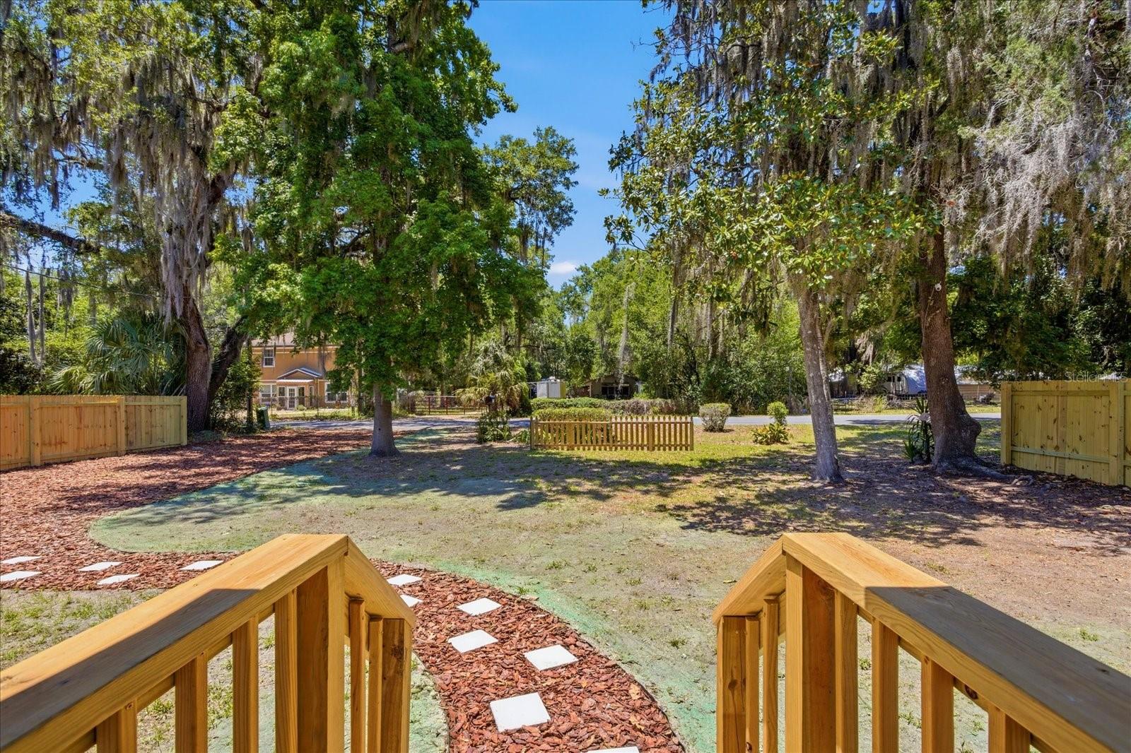 816 WOODLAND AVE, LEESBURG, FL, 34748