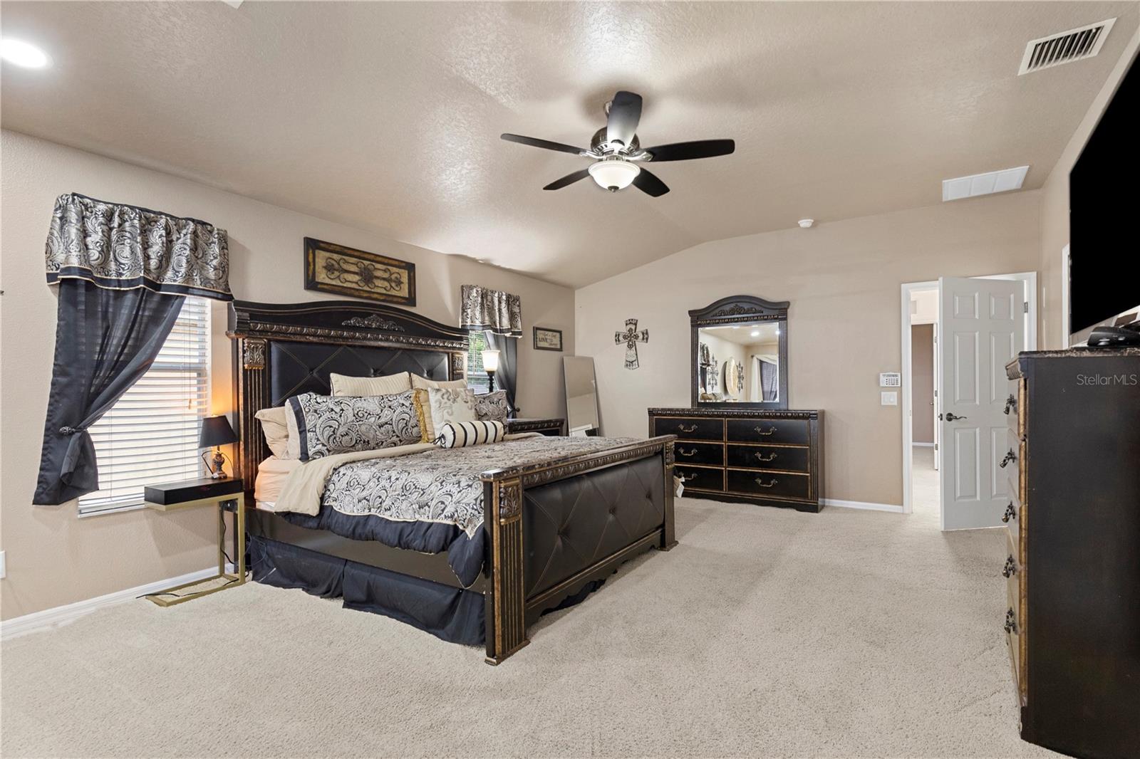 6932 GRAY CATBIRD LOOP, WESLEY CHAPEL, FL, 33545
