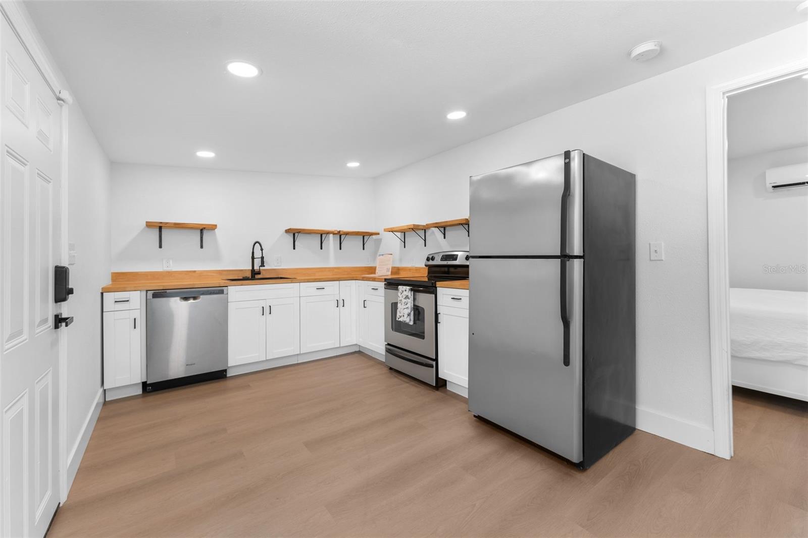 501 E CLUSTER AVE, TAMPA, FL, 33604