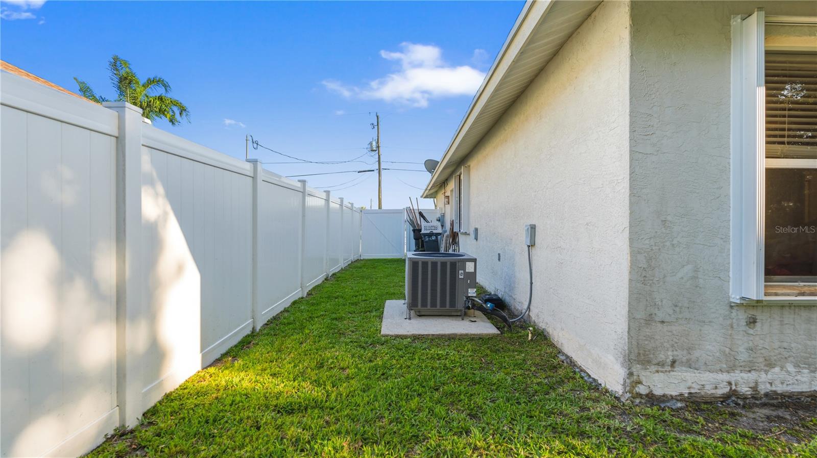 2001 SW FEARS AVE, PORT ST LUCIE, FL, 34953