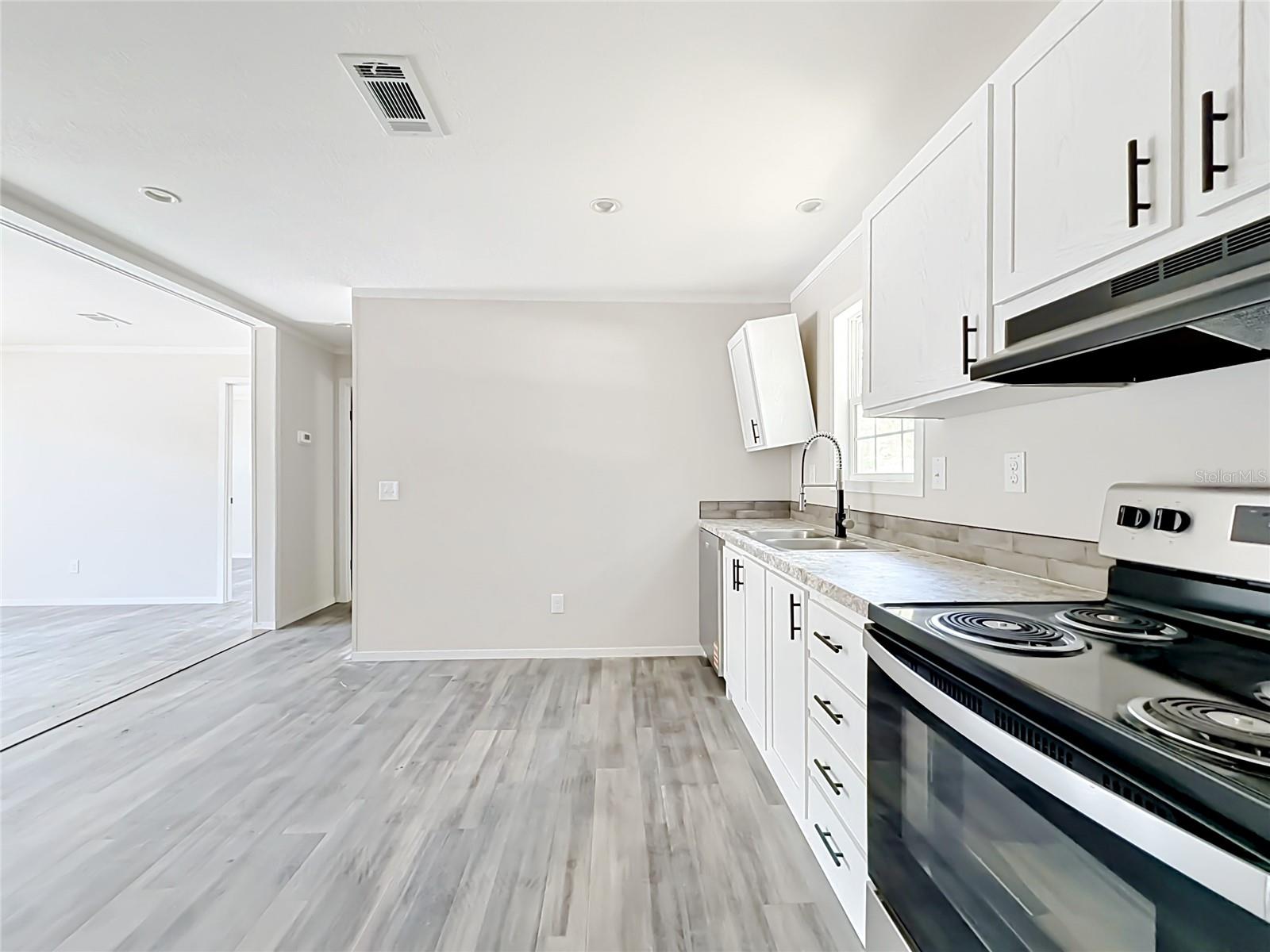 8002 MOBILAIRE DR, ORLANDO, FL, 32822