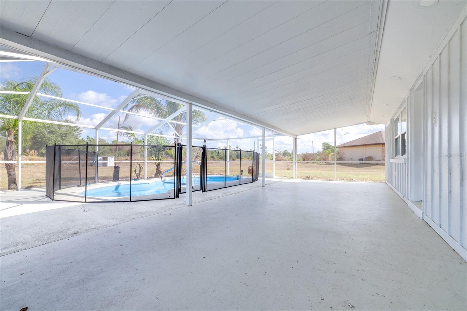 3950 BOUGAINVILLE DR, INDIAN LAKE ESTATES, FL, 33855