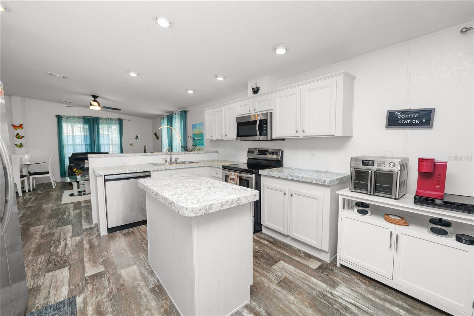 1052 LAMP POST LN, LAKELAND, FL, 33809