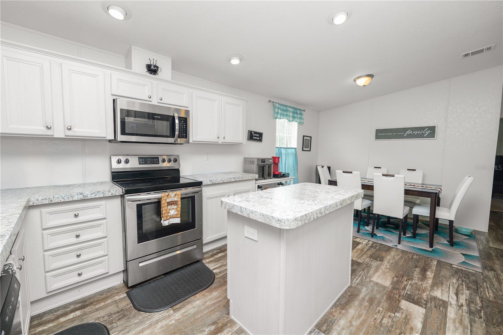 1052 LAMP POST LN, LAKELAND, FL, 33809