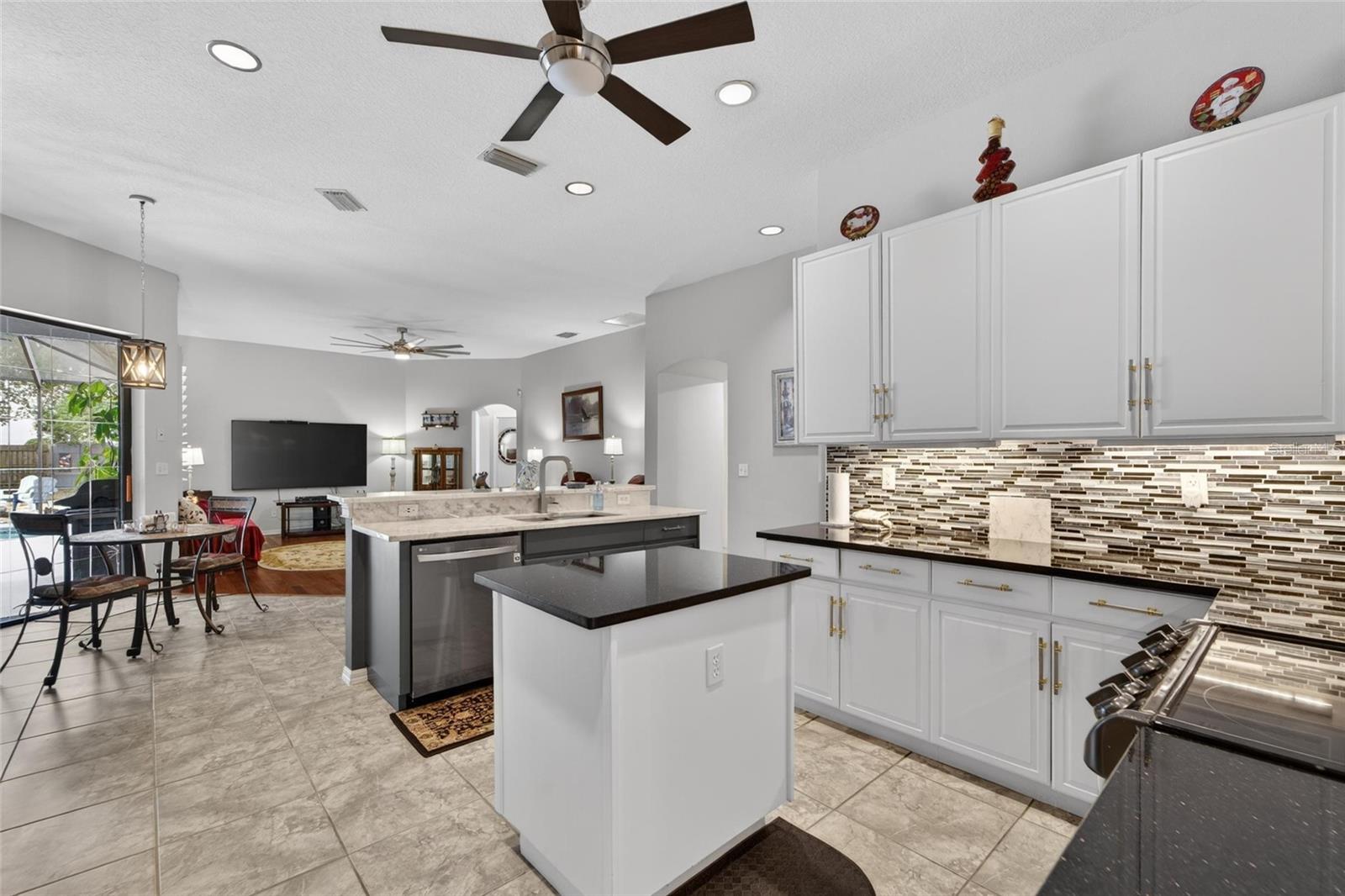 2819 LAUREL LEAF DR, VALRICO, FL, 33594