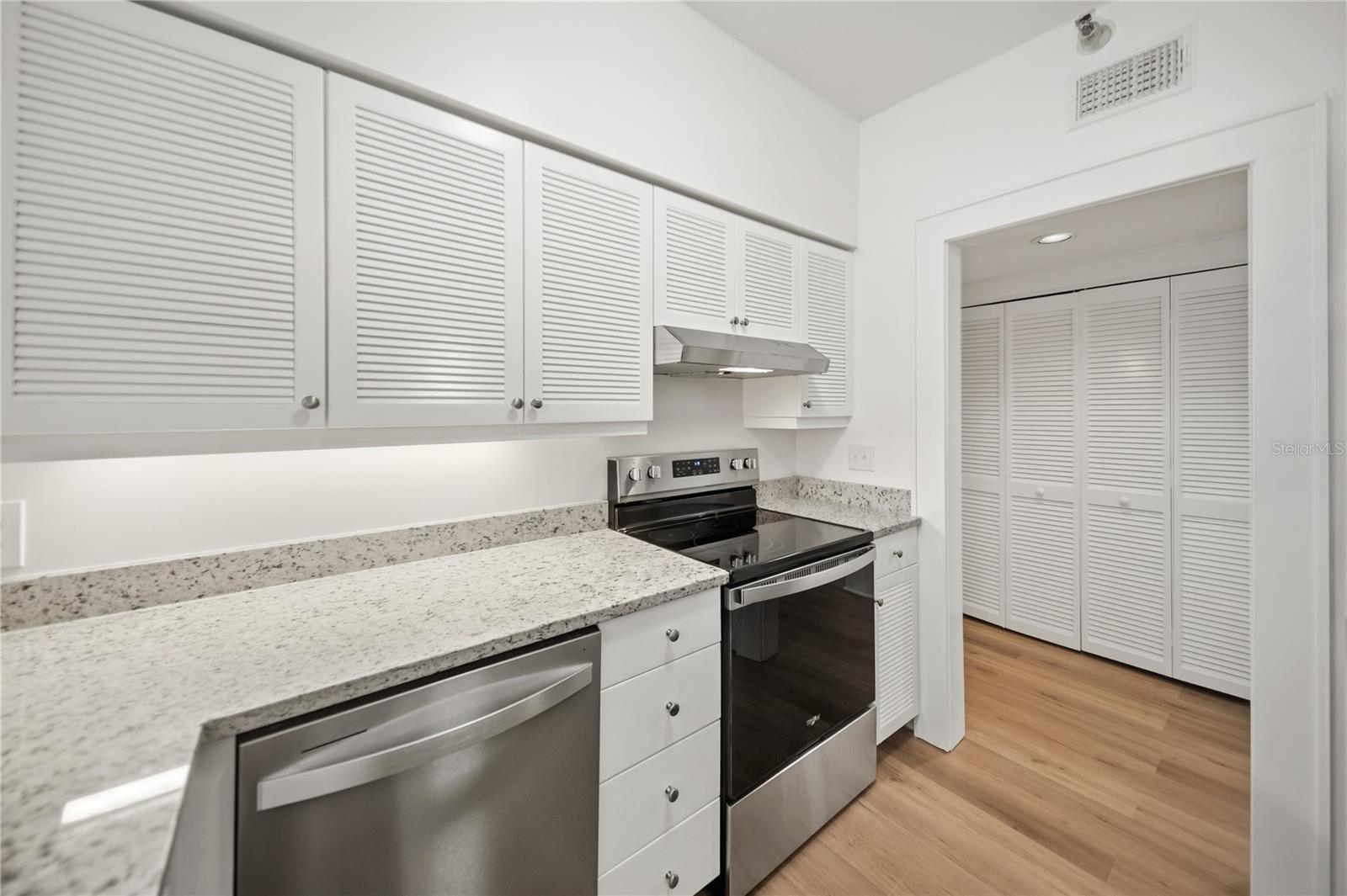 1221 N PALM AVE #202, SARASOTA, FL, 34236