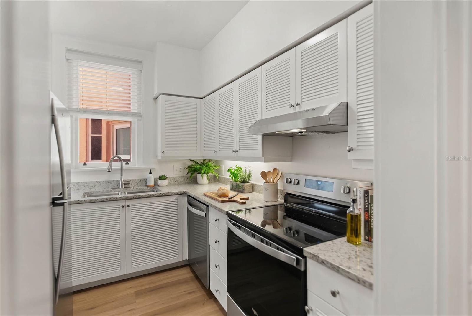 1221 N PALM AVE #202, SARASOTA, FL, 34236