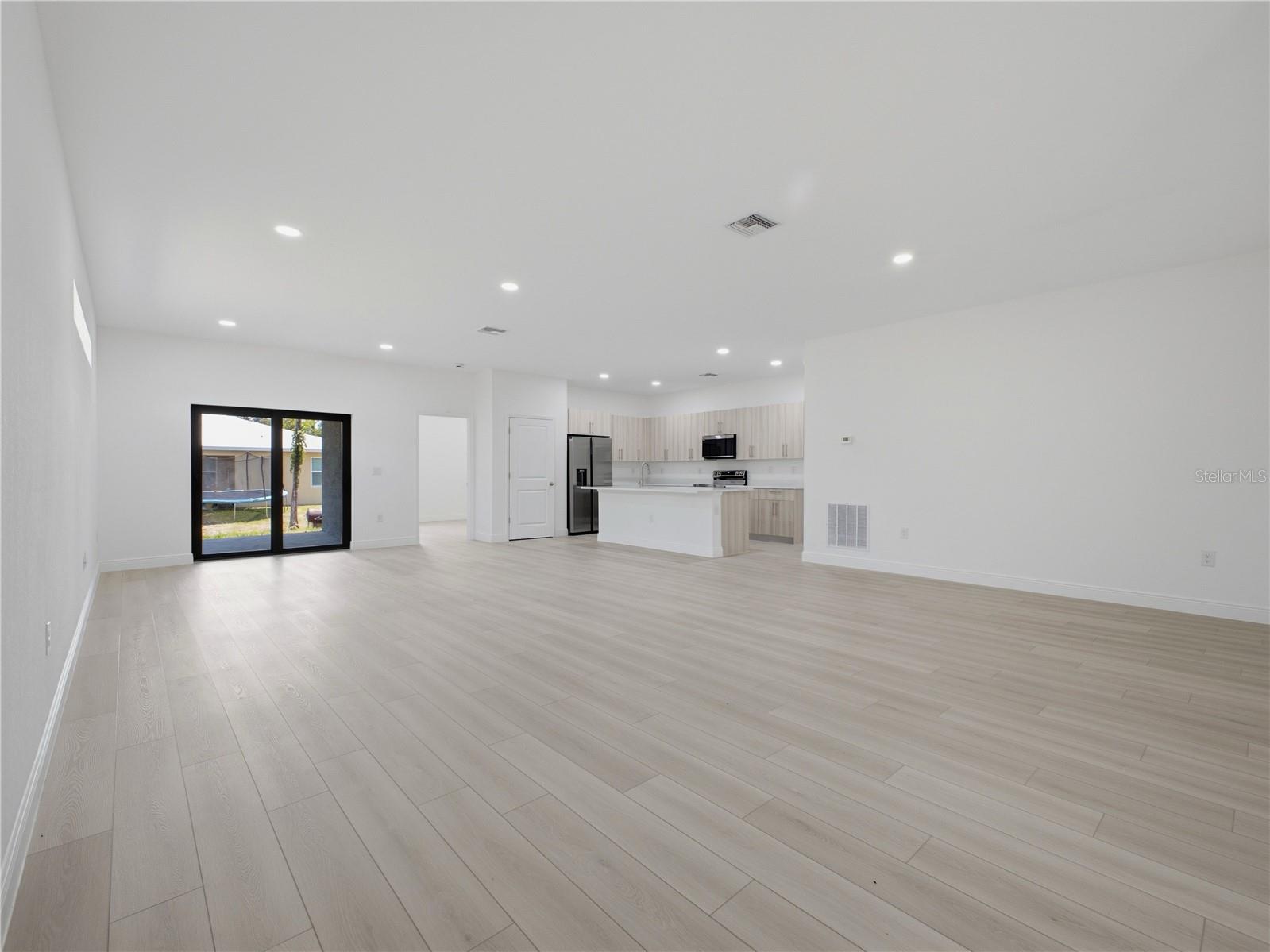 8010 SANDALWOOD CIR, LABELLE, FL, 33935