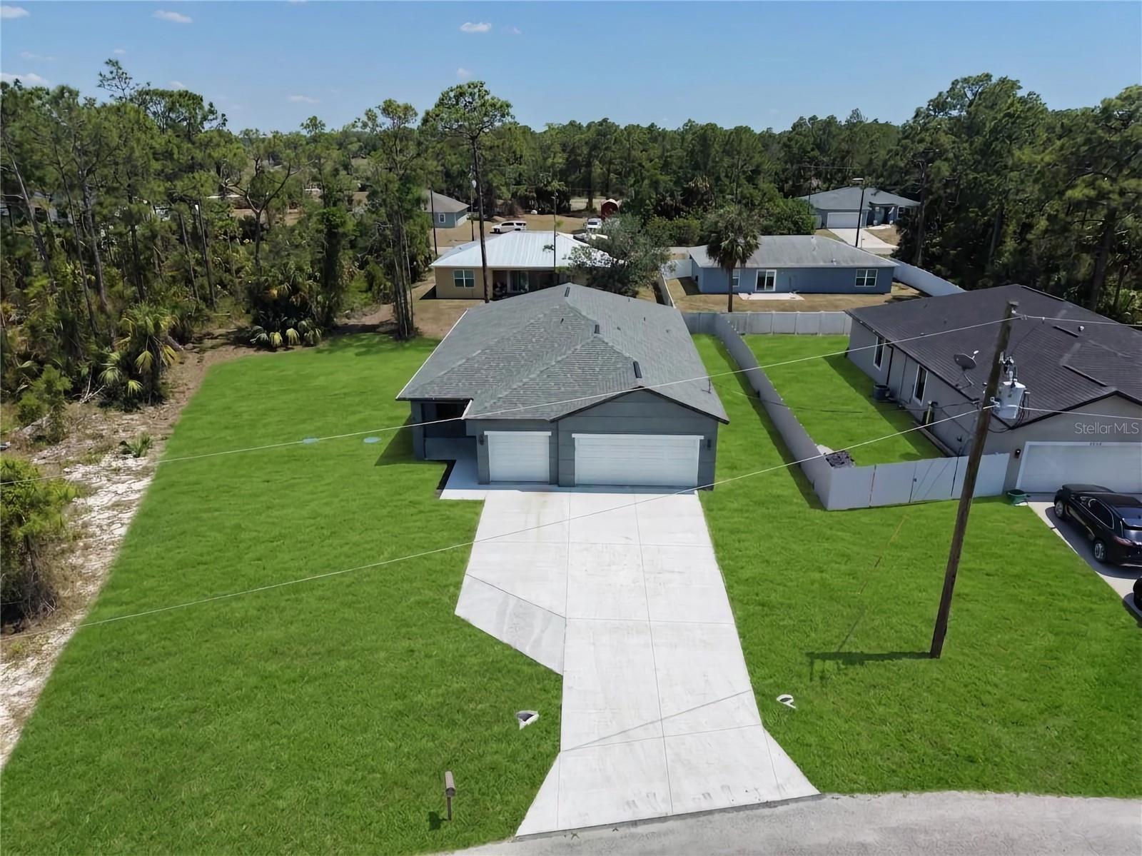8010 SANDALWOOD CIR, LABELLE, FL, 33935
