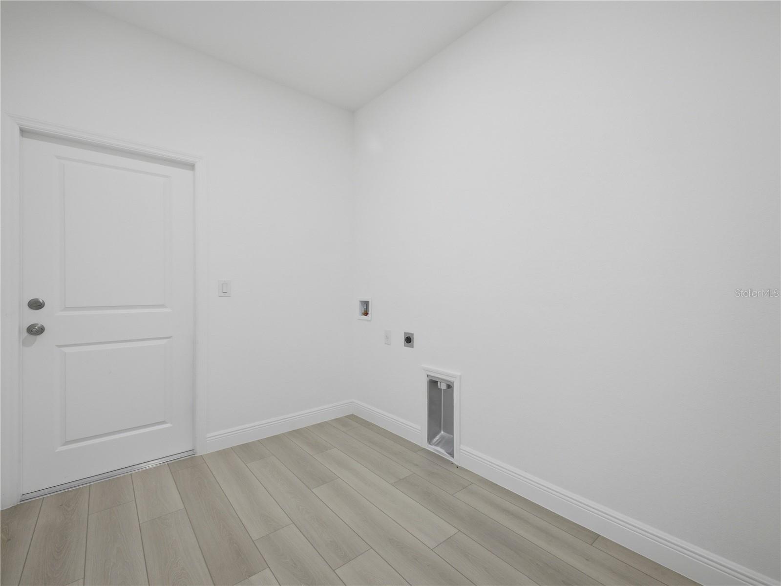 8010 SANDALWOOD CIR, LABELLE, FL, 33935