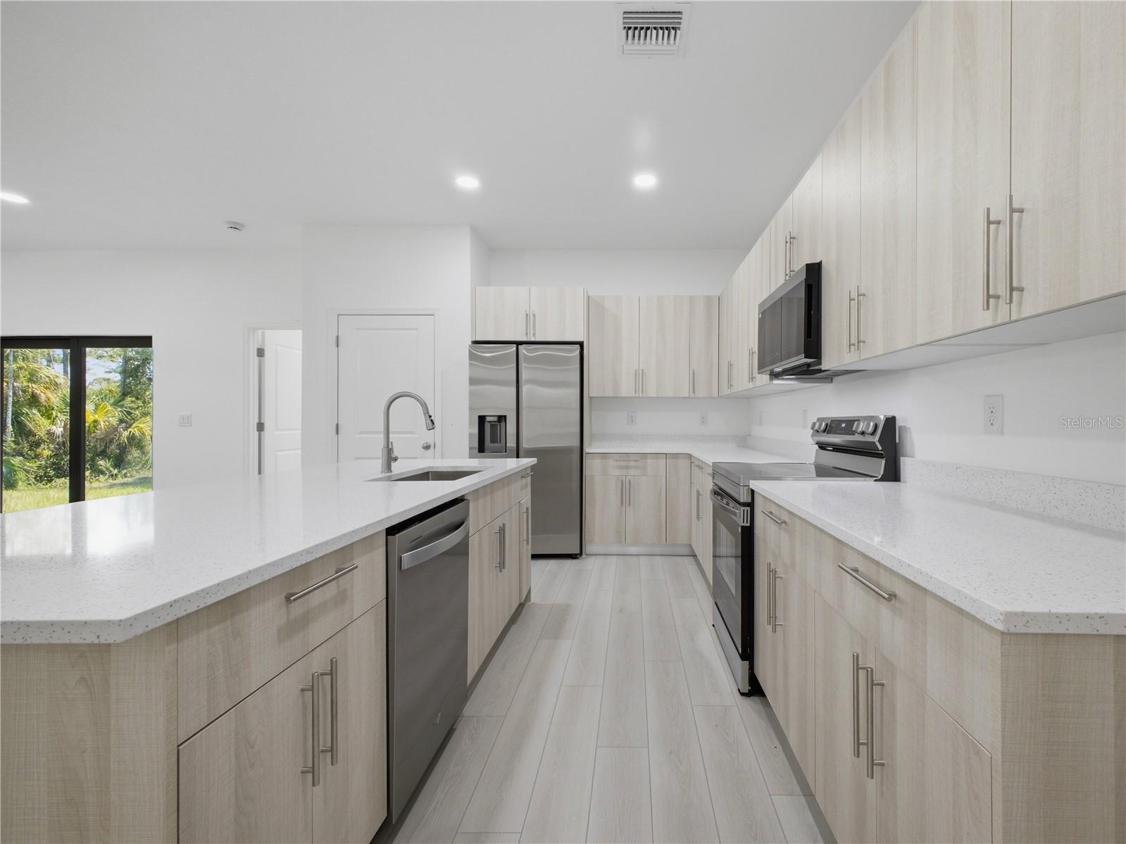8010 SANDALWOOD CIR, LABELLE, FL, 33935