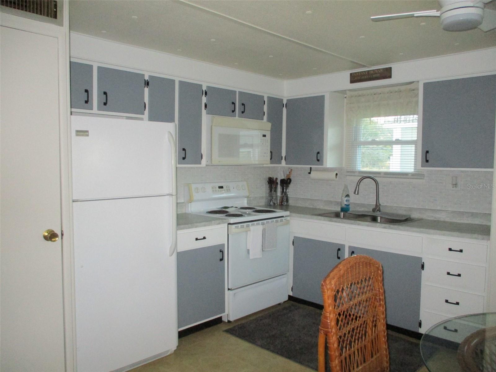 3734 CASTLE DR, ZEPHYRHILLS, FL, 33540