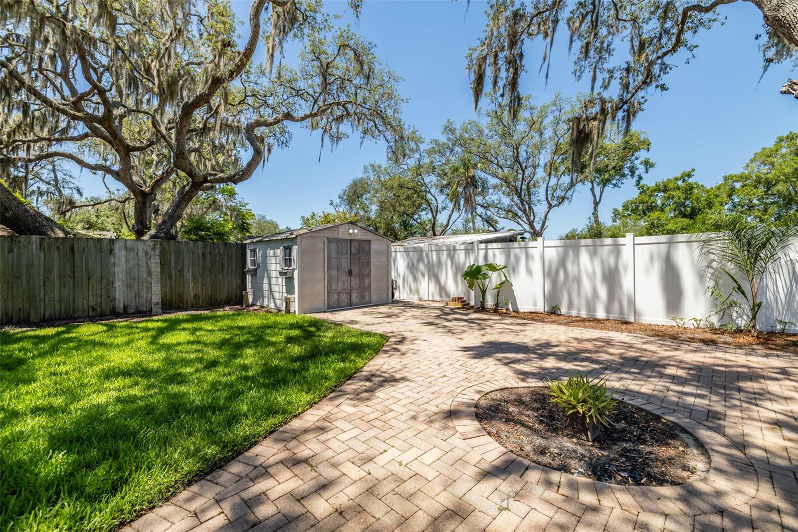 2532 LAKE ELLEN LN, TAMPA, FL, 33618