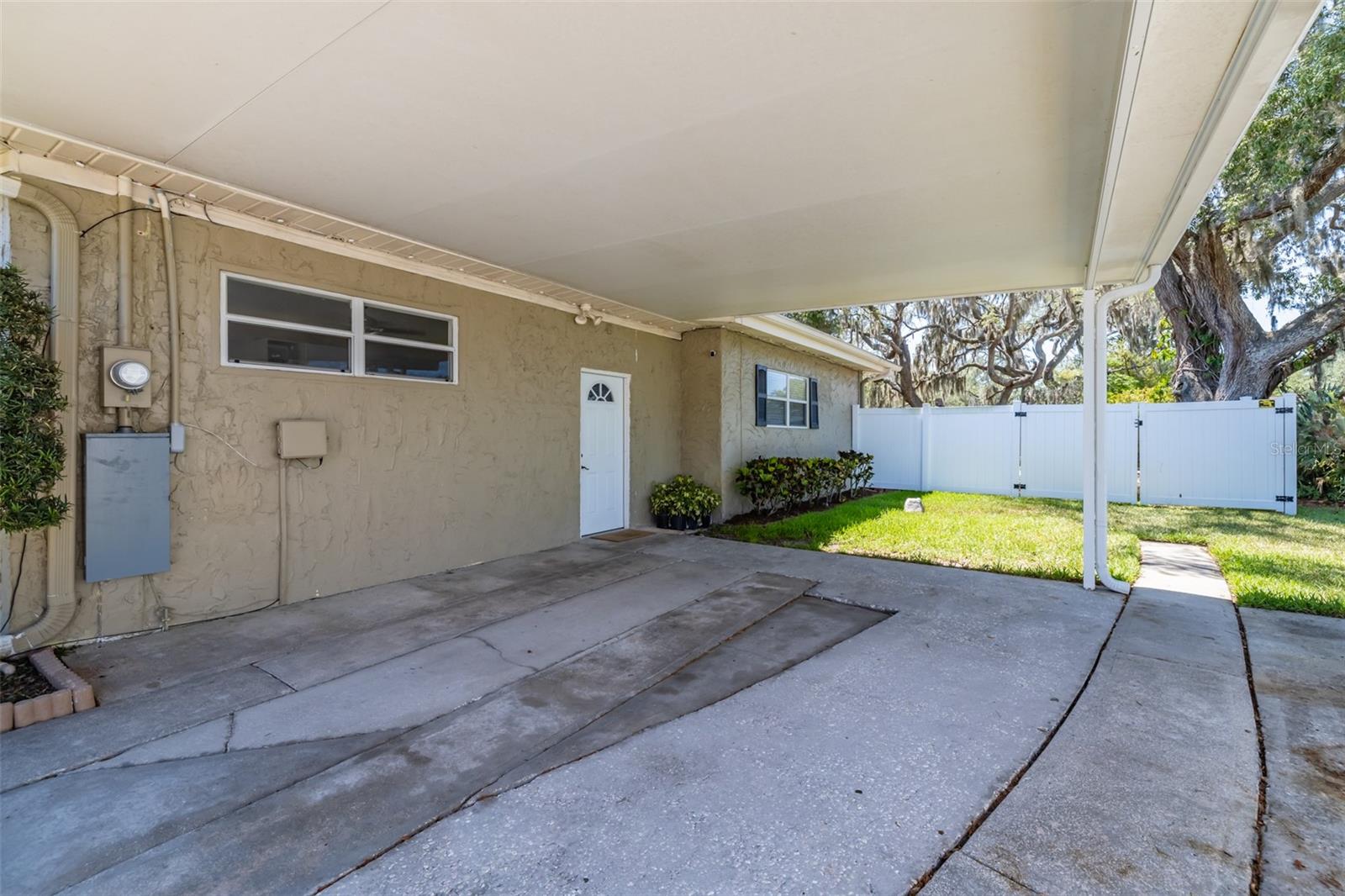 2532 LAKE ELLEN LN, TAMPA, FL, 33618