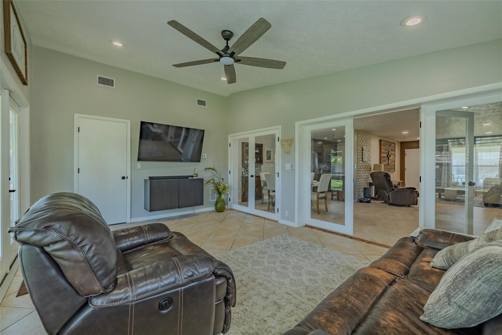 2532 LAKE ELLEN LN, TAMPA, FL, 33618