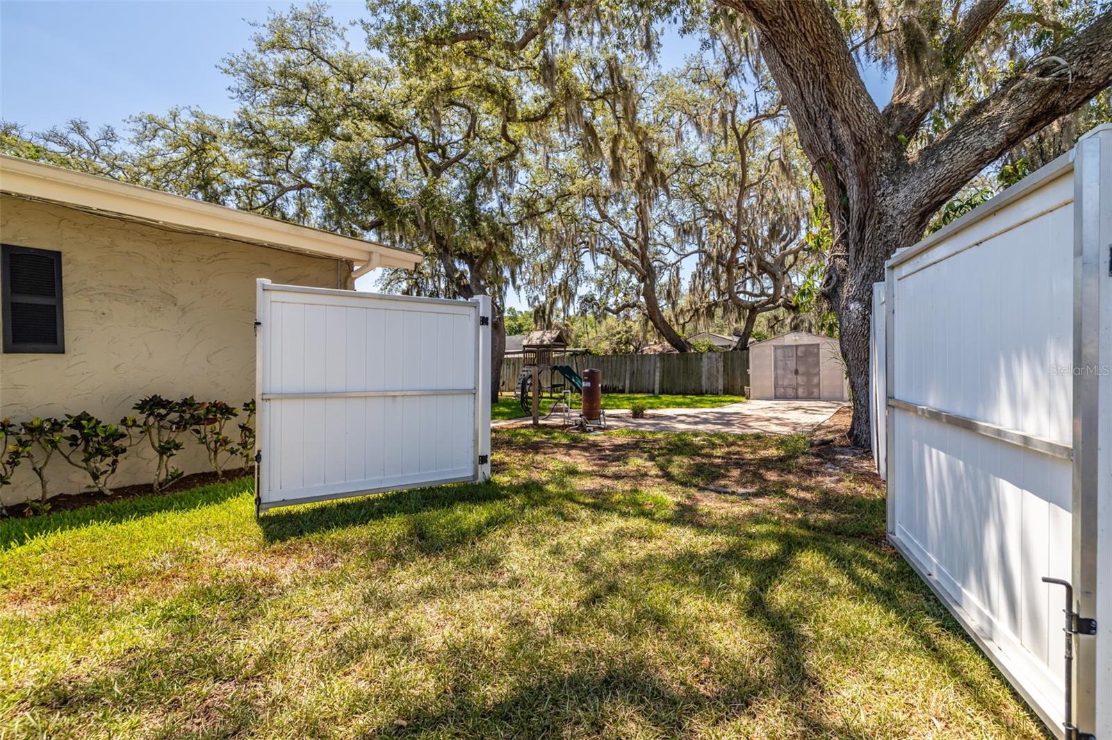 2532 LAKE ELLEN LN, TAMPA, FL, 33618