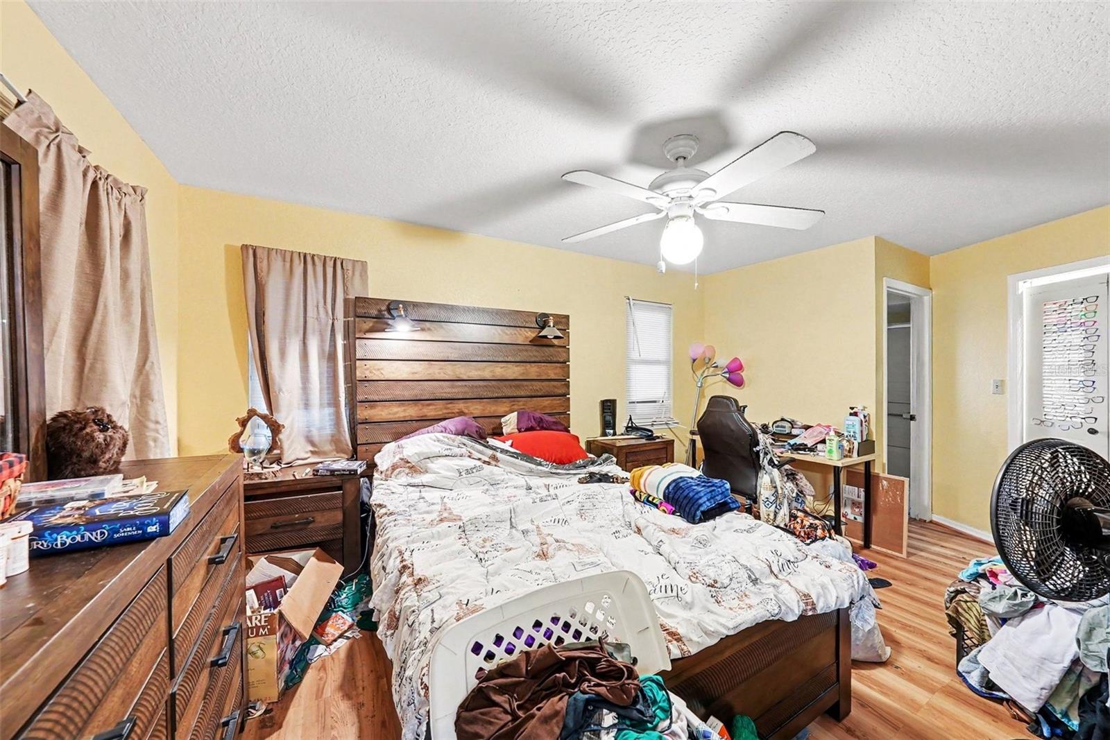 5560 76TH AVE N, PINELLAS PARK, FL, 33781