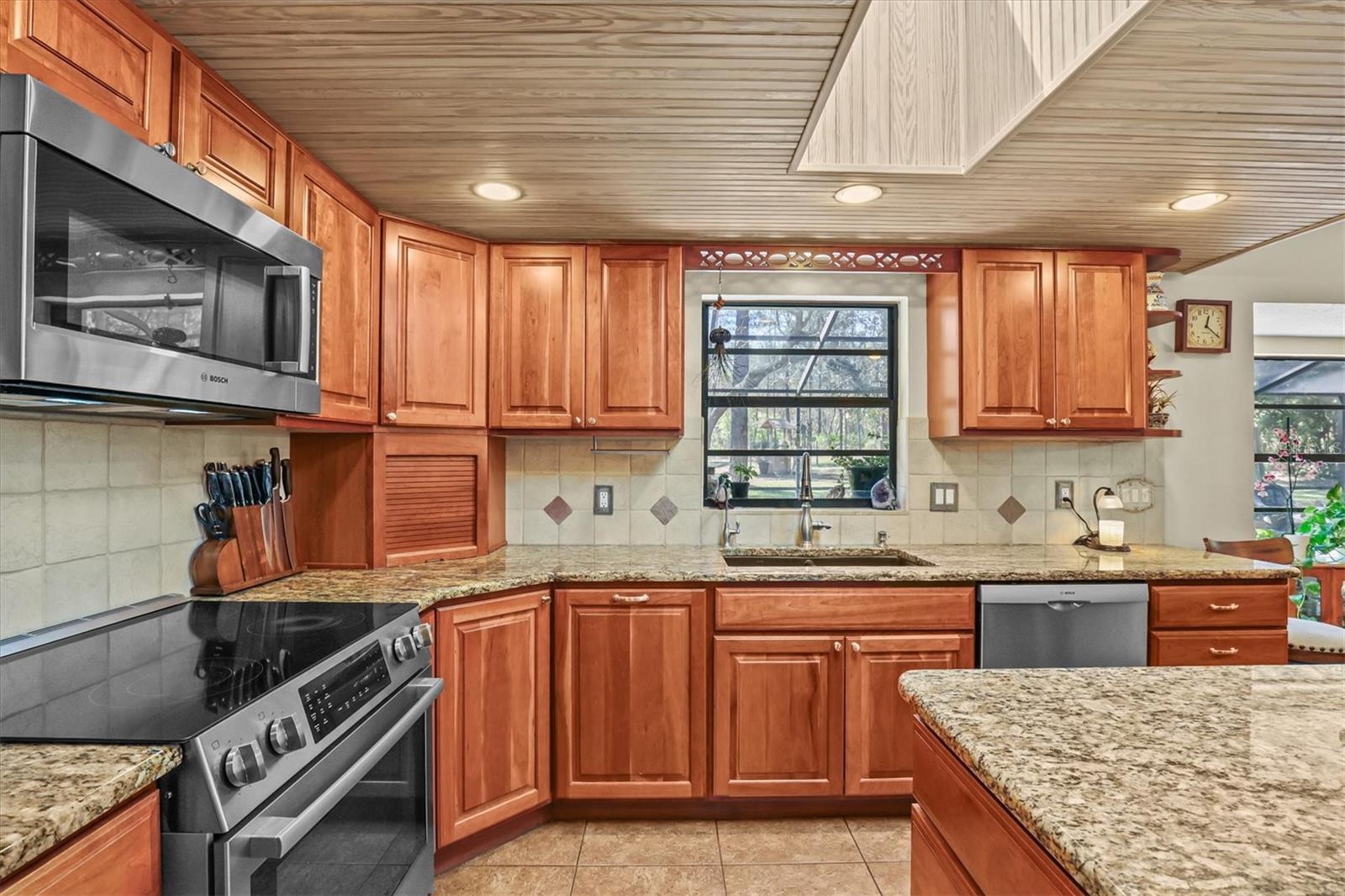 9032 BIRMINGHAM AVE, WEEKI WACHEE, FL, 34613