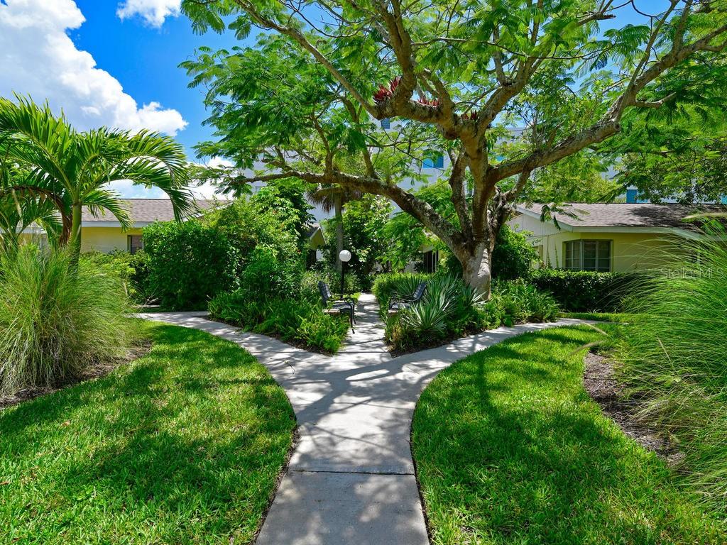 170 ROOSEVELT DR #8, SARASOTA, FL, 34236