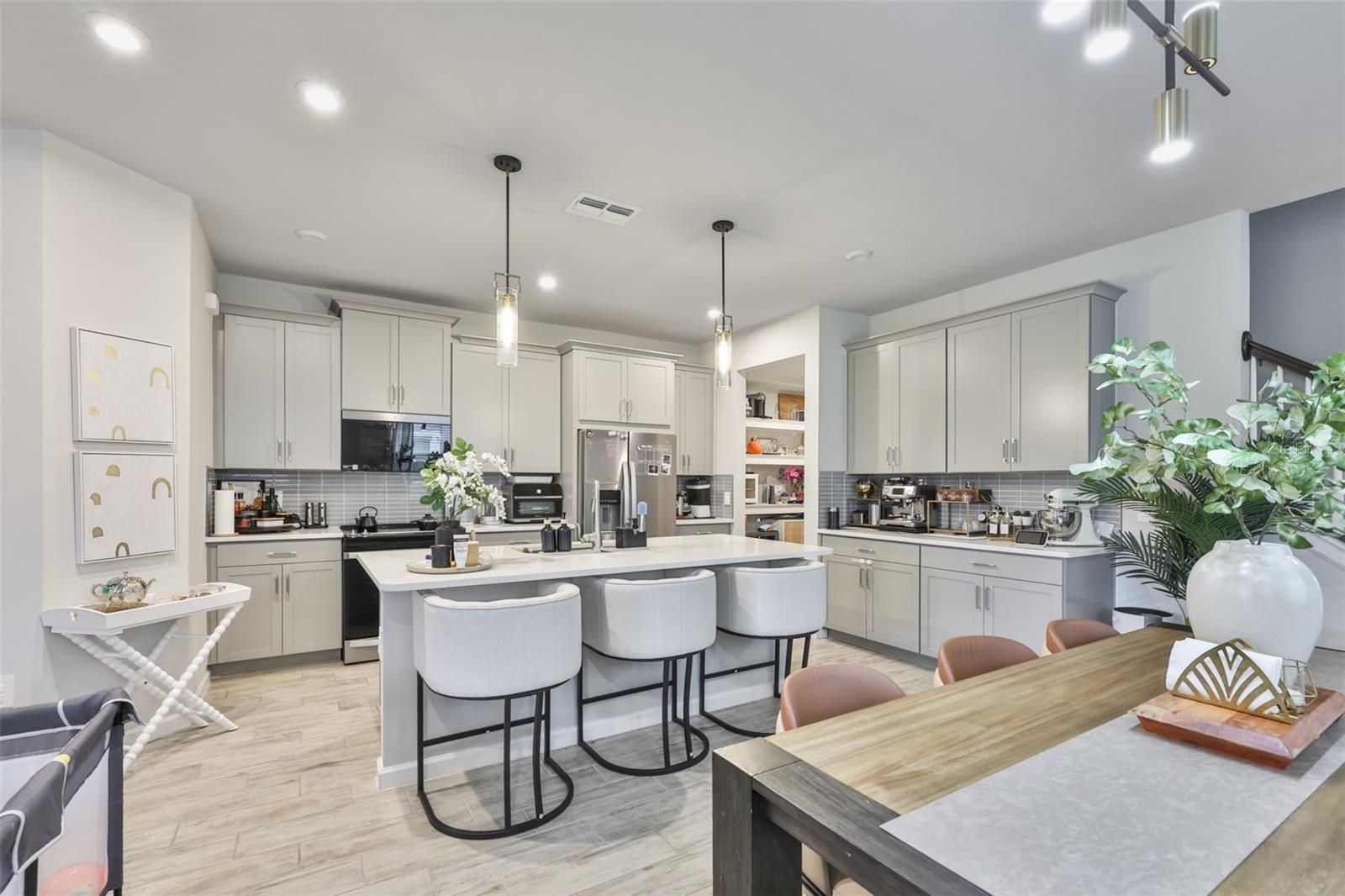 1123 CREEK VALLEY CT, BRANDON, FL, 33511