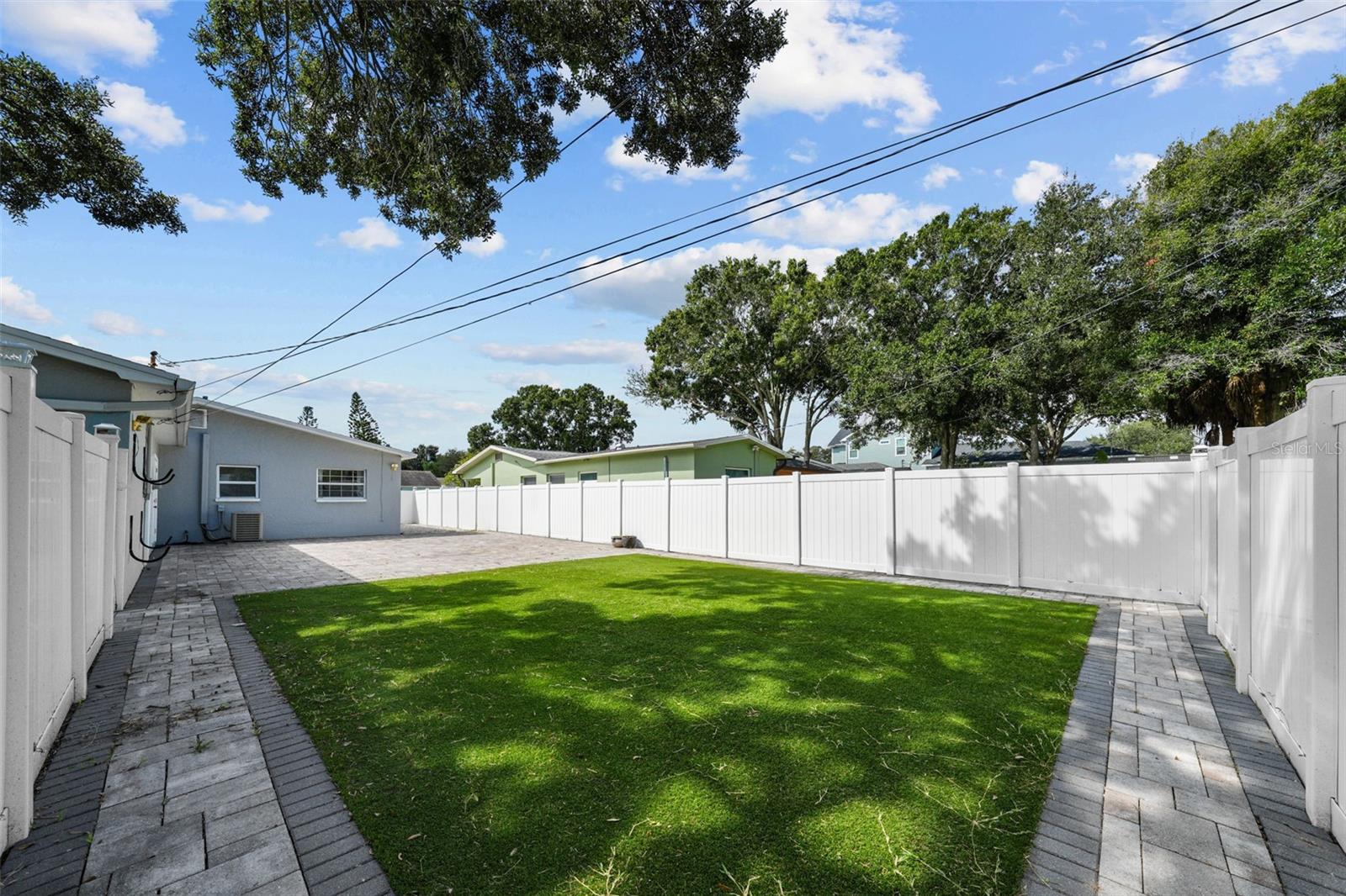 281 38TH AVE NE, ST PETERSBURG, FL, 33704