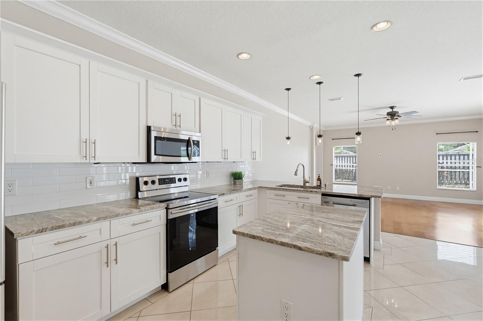 10115 KINGSBRIDGE AVE, TAMPA, FL, 33626