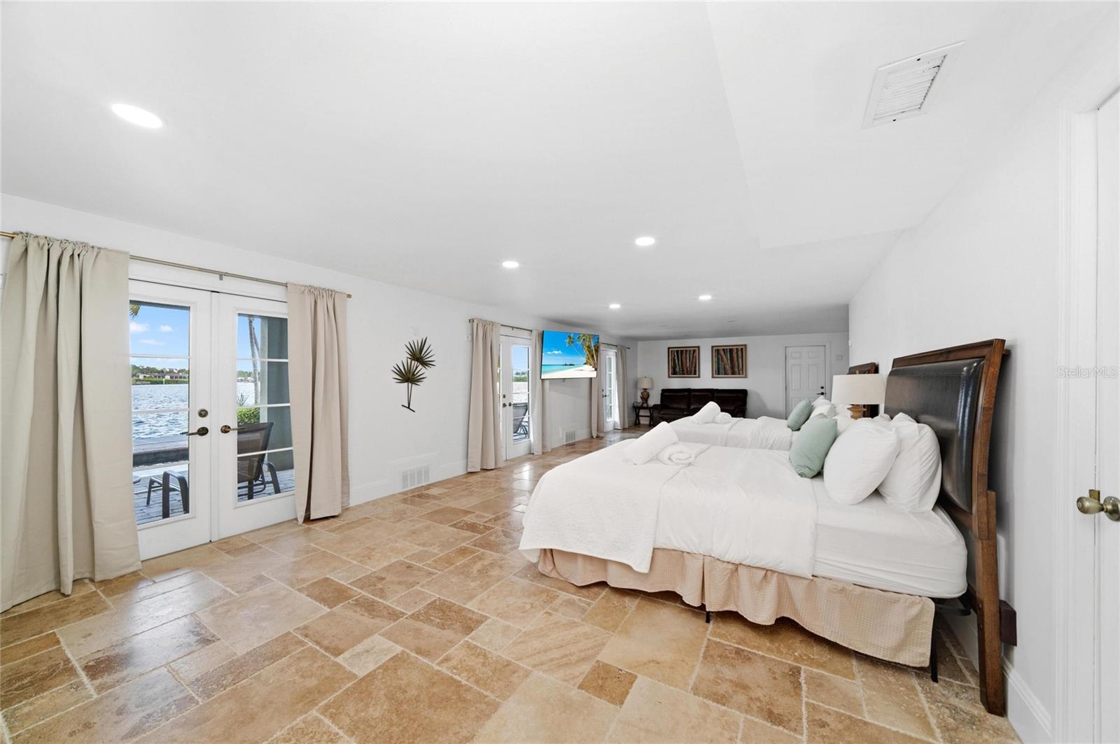 6438 HOLLYWOOD BLVD, SARASOTA, FL, 34231