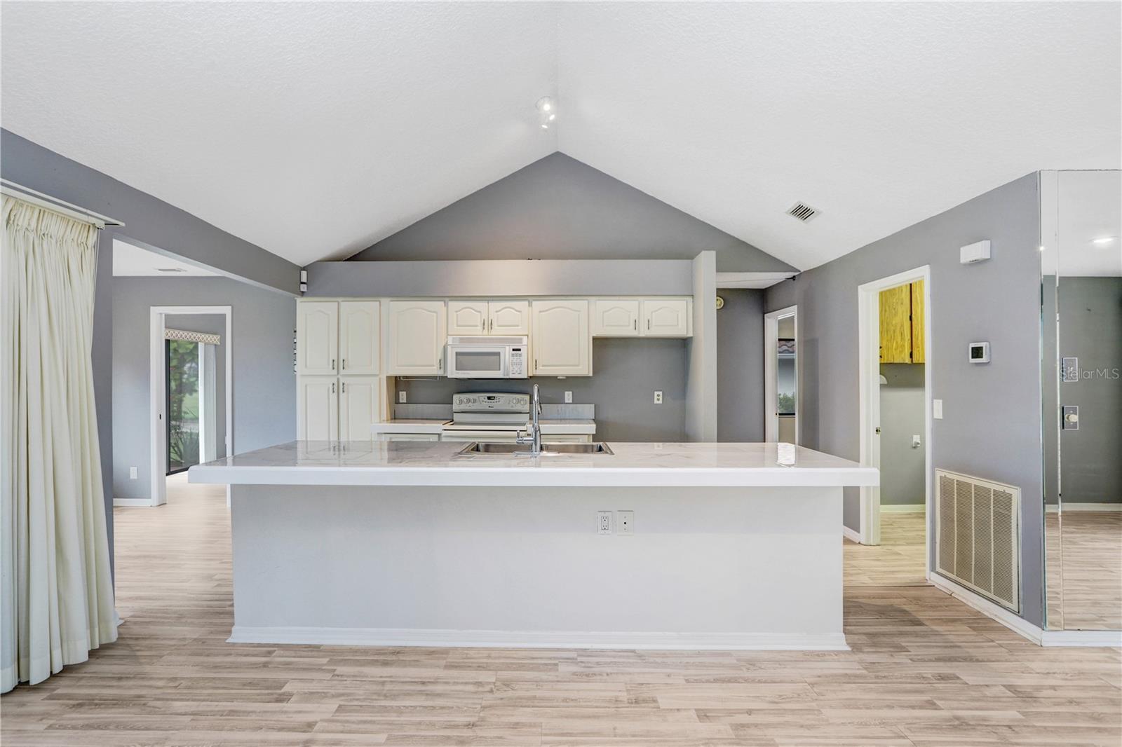 1826 WOLF LAUREL DR, SUN CITY CENTER, FL, 33573