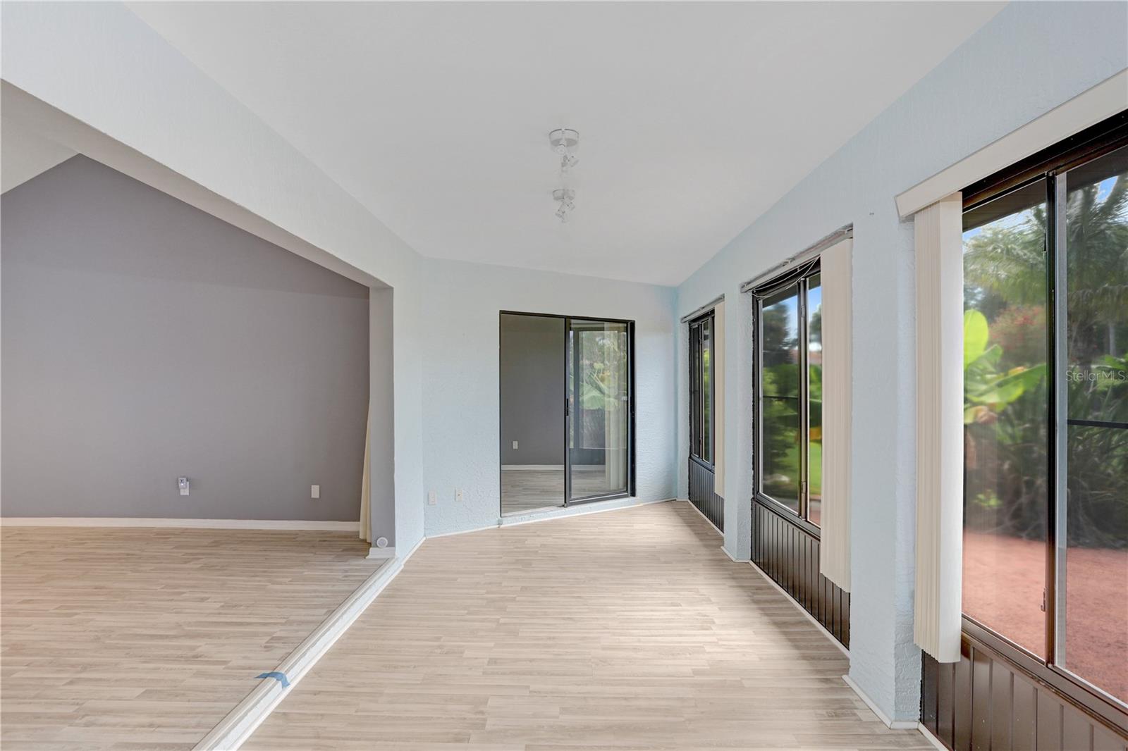 1826 WOLF LAUREL DR, SUN CITY CENTER, FL, 33573