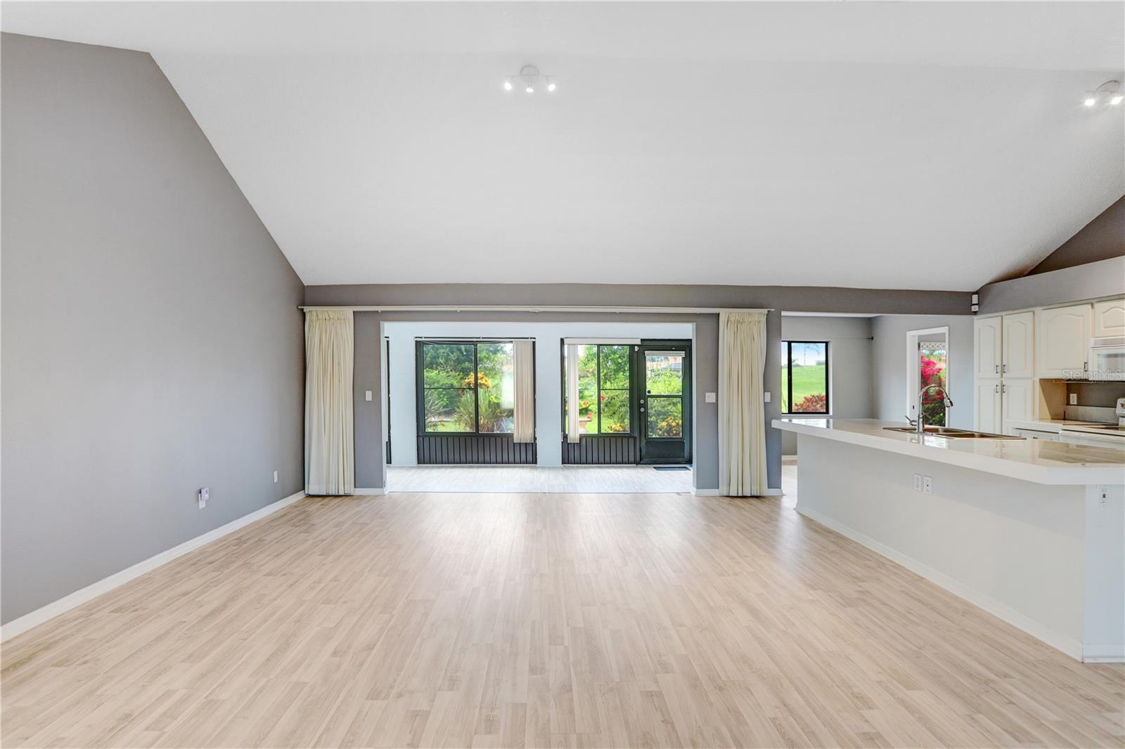 1826 WOLF LAUREL DR, SUN CITY CENTER, FL, 33573