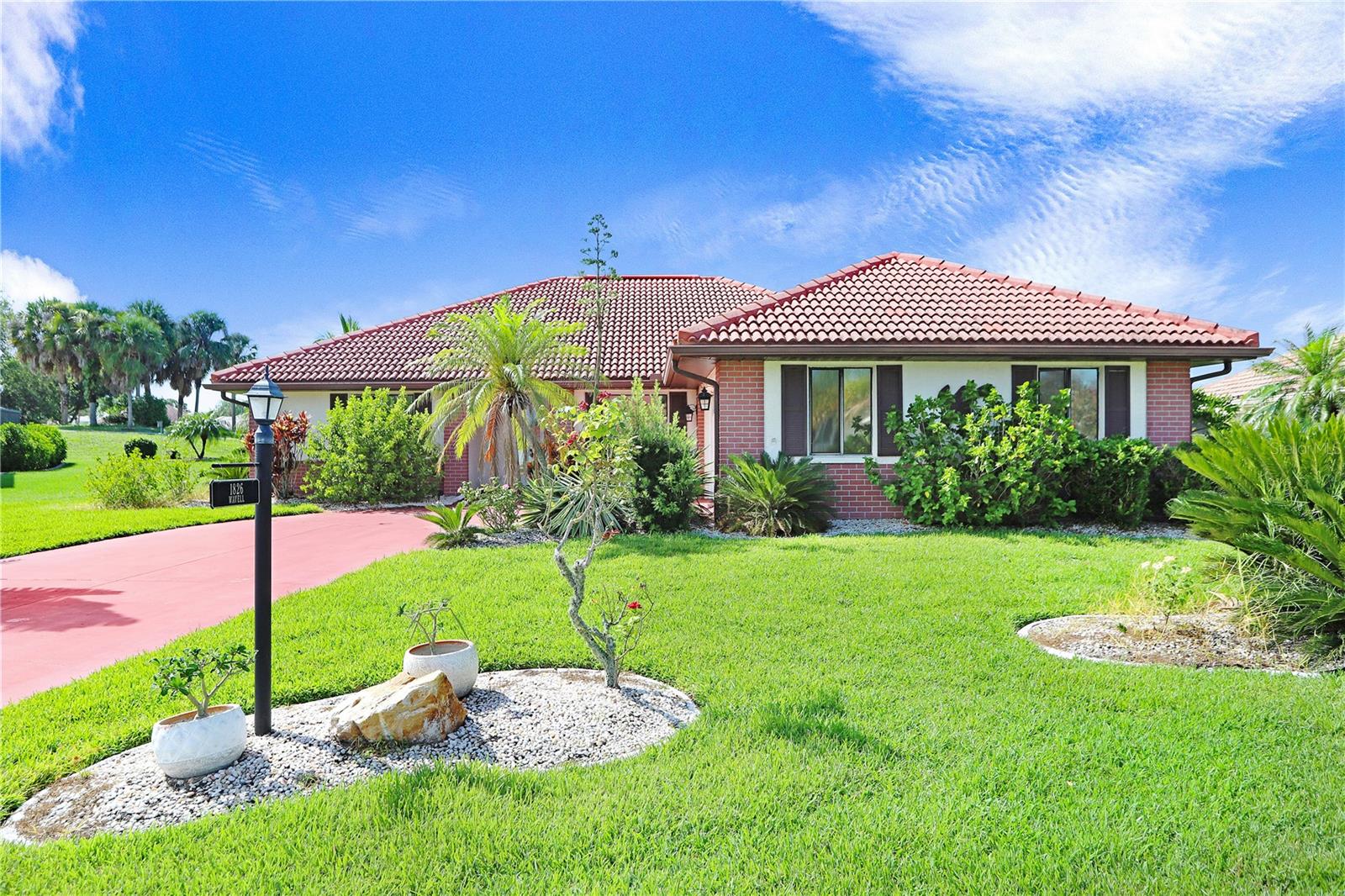 1826 WOLF LAUREL DR, SUN CITY CENTER, FL, 33573
