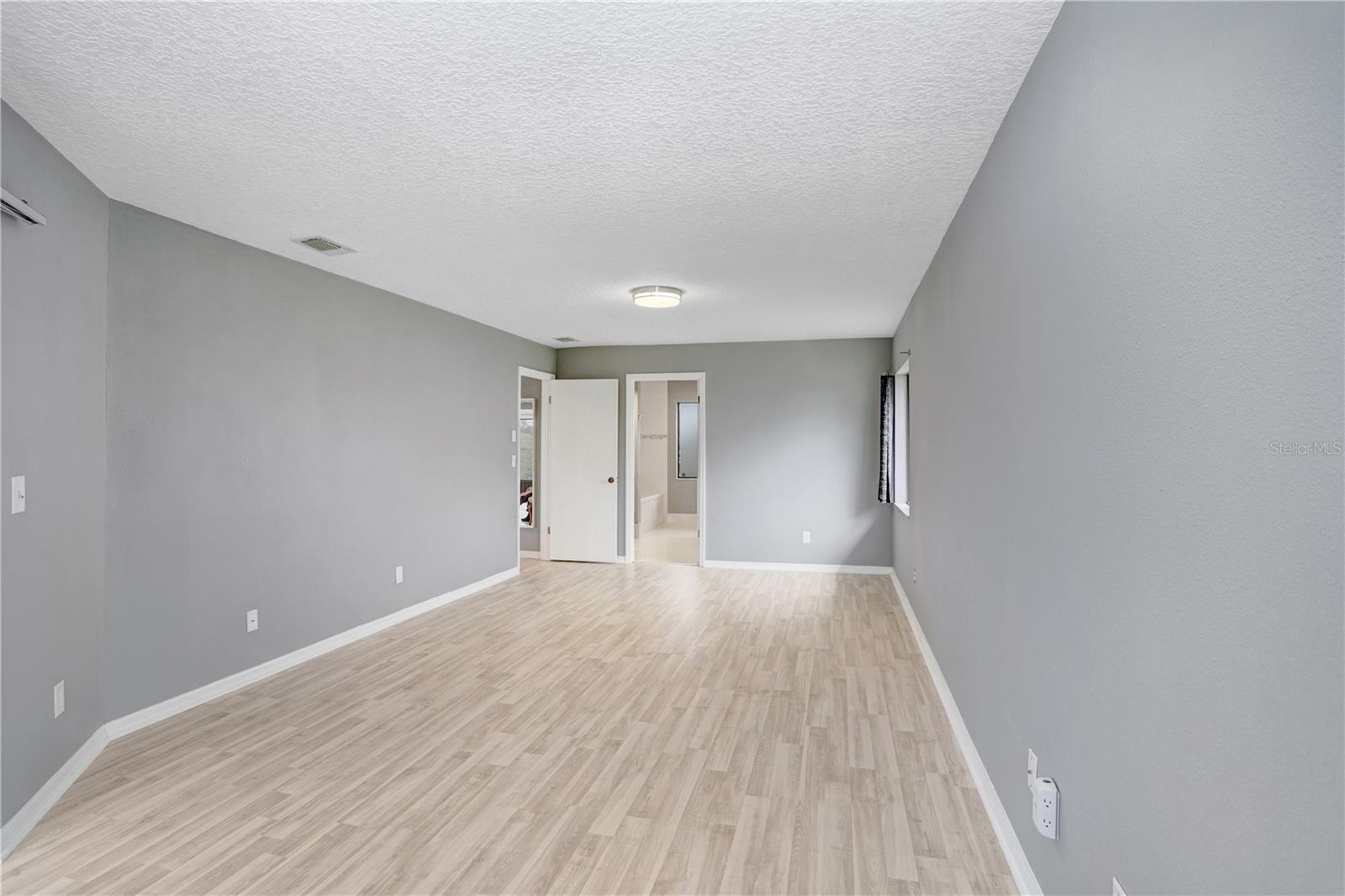 1826 WOLF LAUREL DR, SUN CITY CENTER, FL, 33573