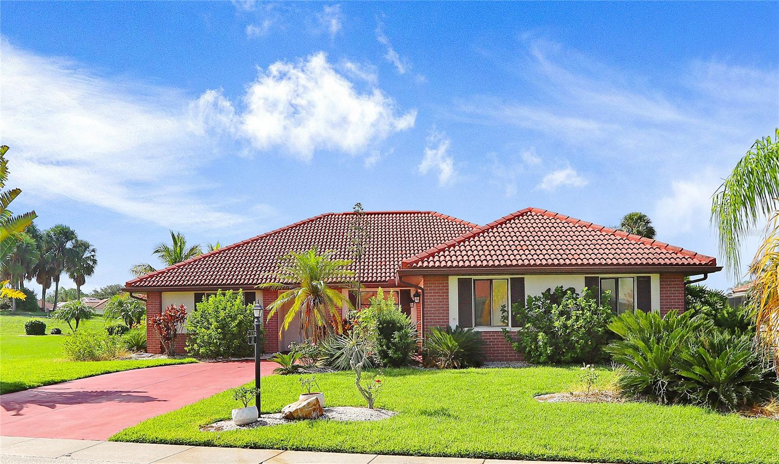 1826 WOLF LAUREL DR, SUN CITY CENTER, FL, 33573