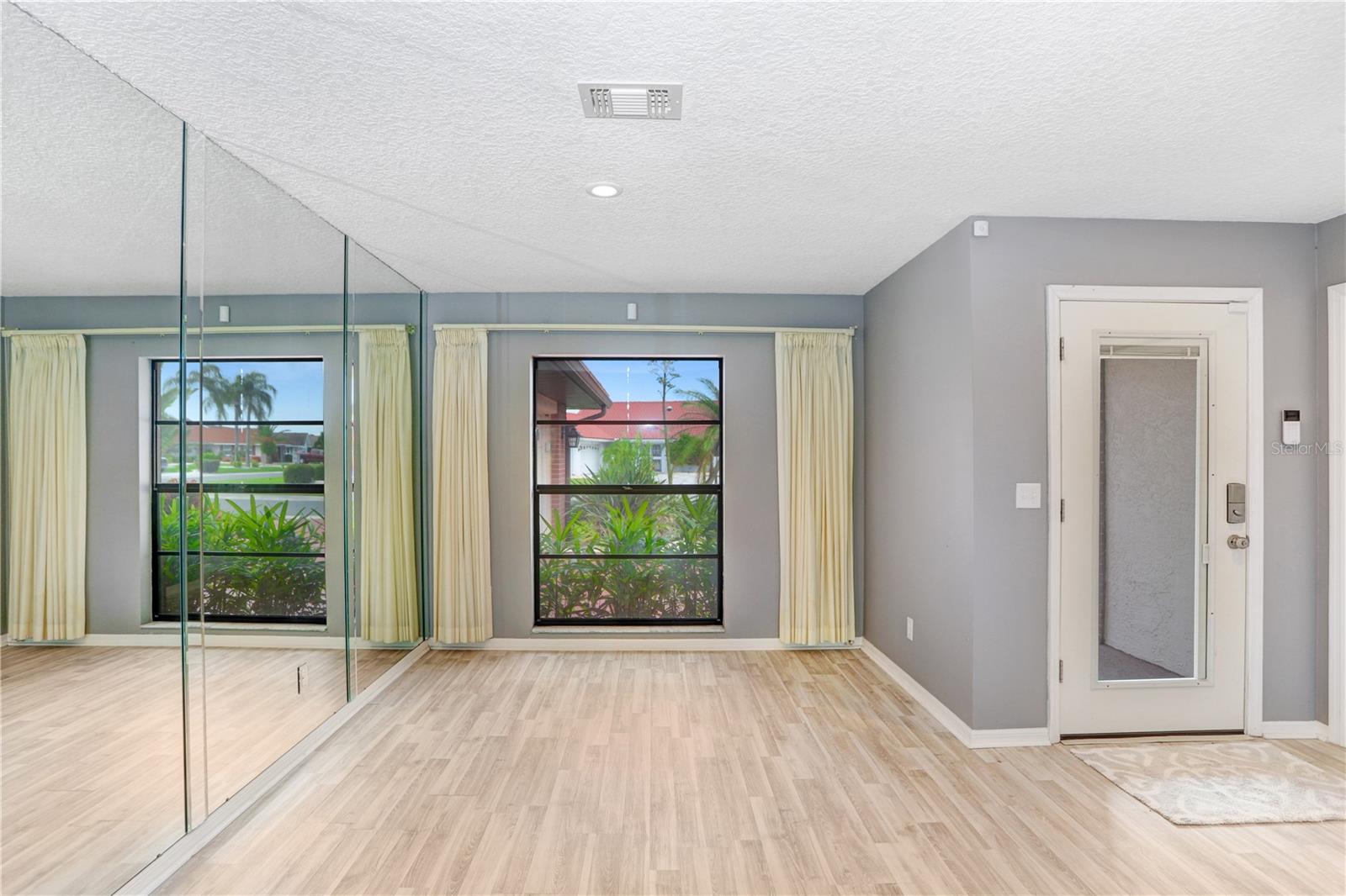 1826 WOLF LAUREL DR, SUN CITY CENTER, FL, 33573