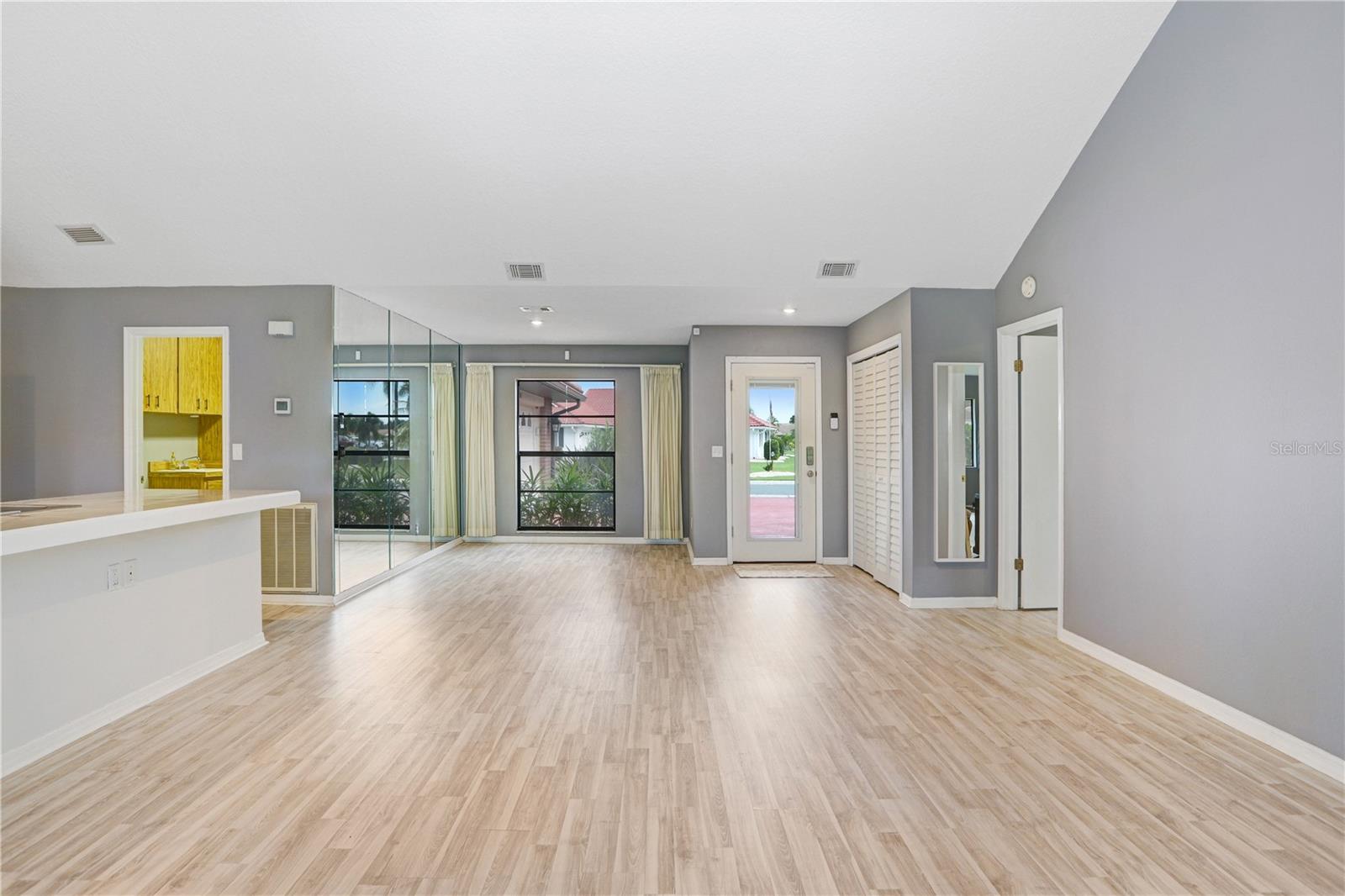 1826 WOLF LAUREL DR, SUN CITY CENTER, FL, 33573