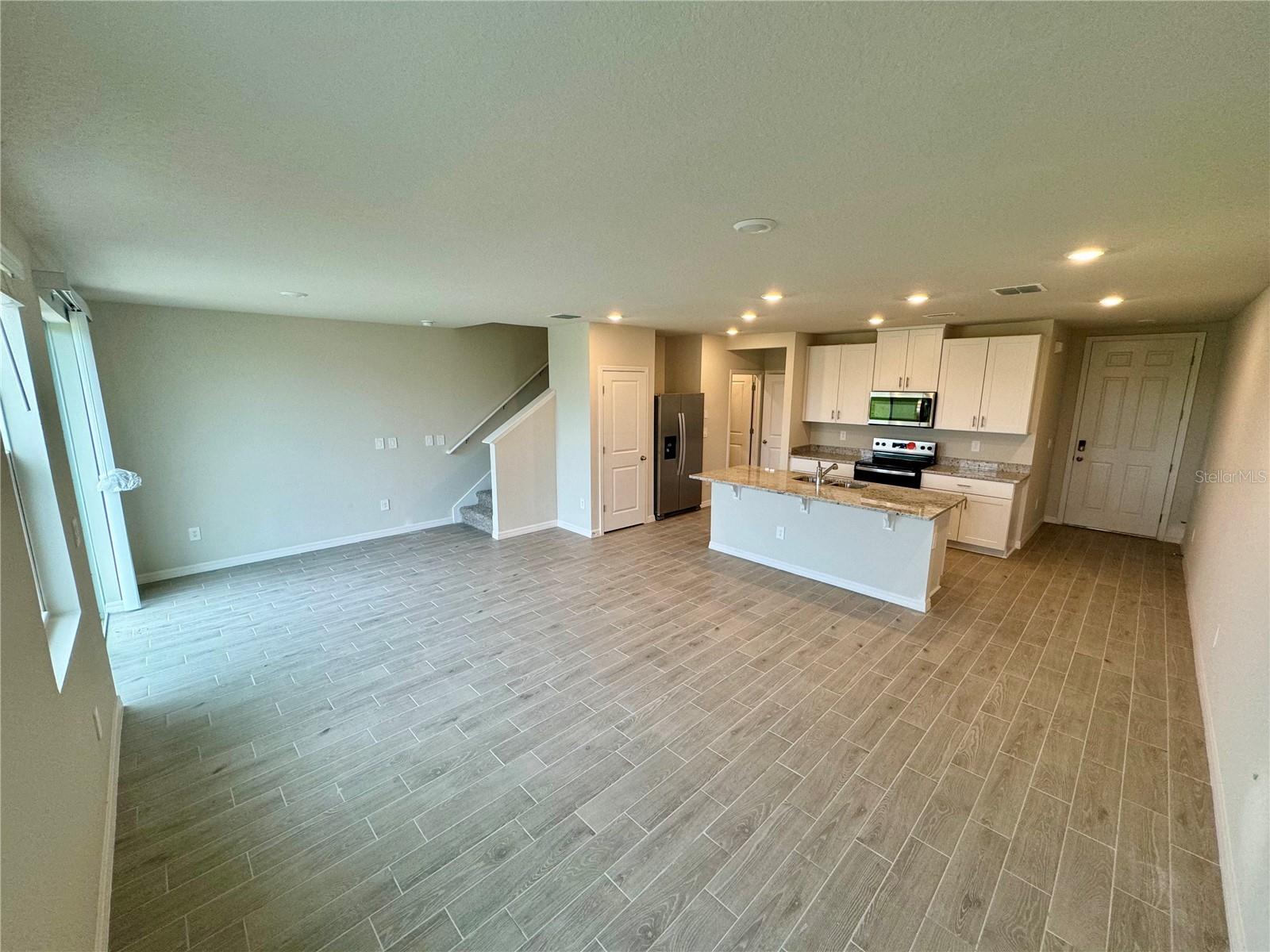 7618 MOMENTUM PKWY, WESLEY CHAPEL, FL, 33545