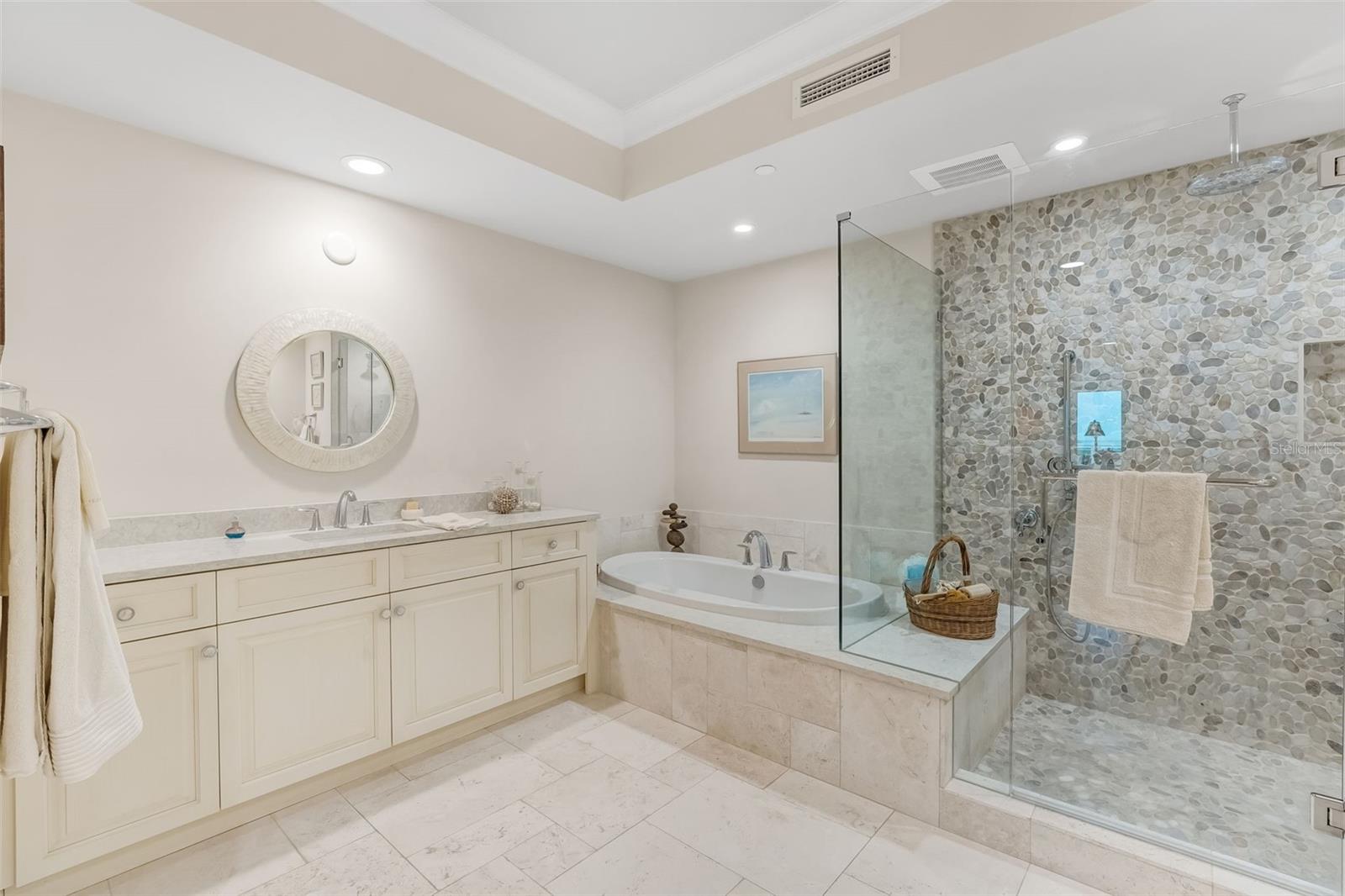 795 COLLANY RD #201, TIERRA VERDE, FL, 33715
