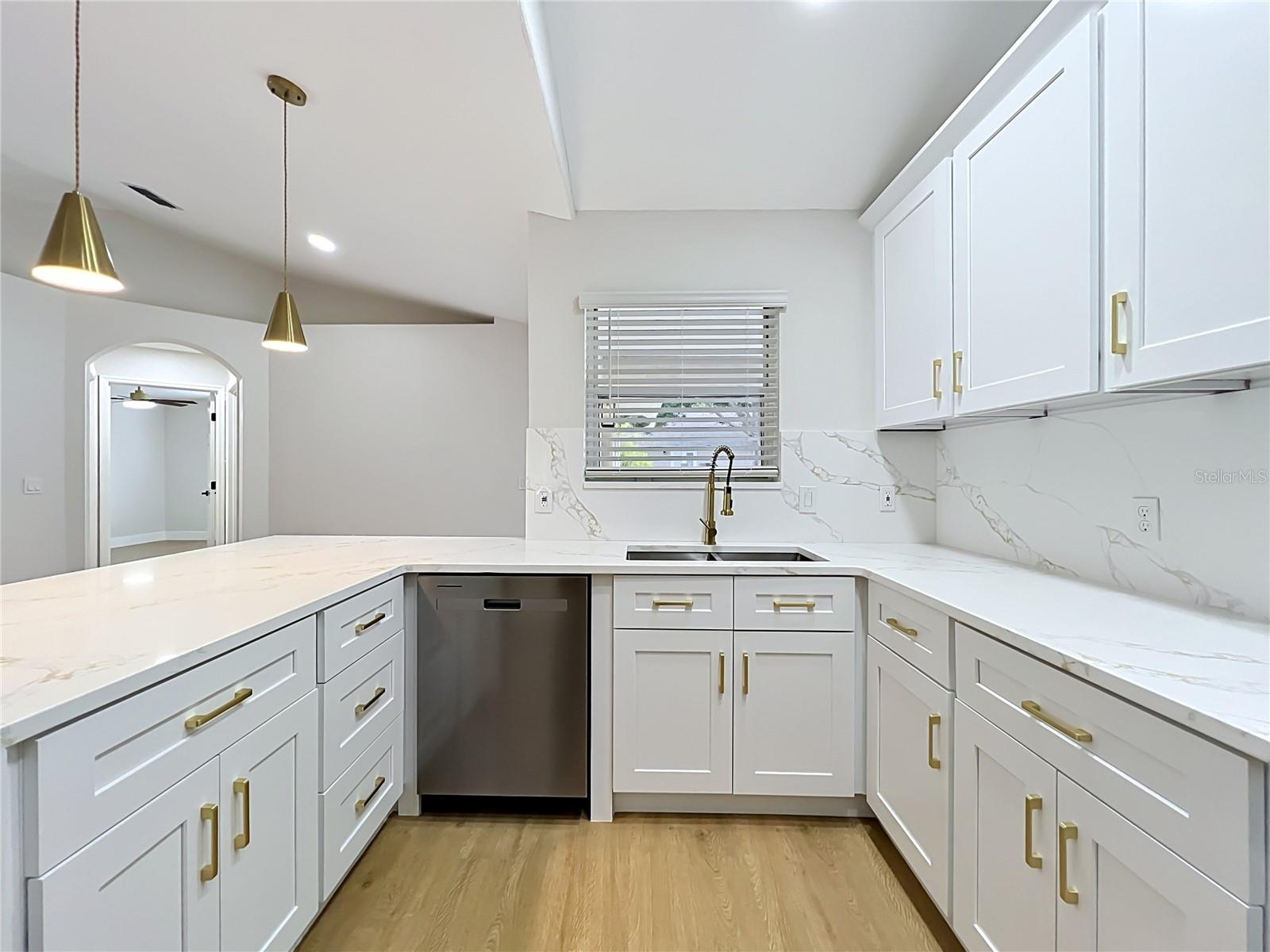 401 COUNTRY WOOD CIR, LAKE MARY, FL, 32746
