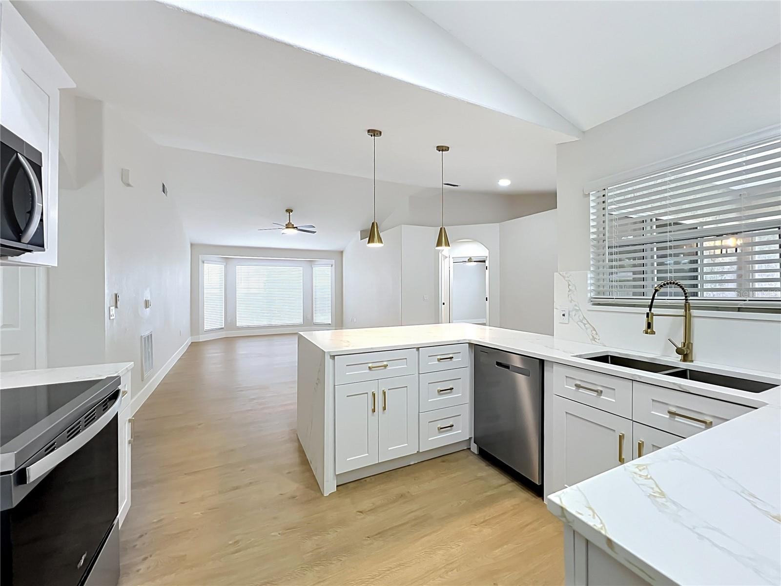 401 COUNTRY WOOD CIR, LAKE MARY, FL, 32746