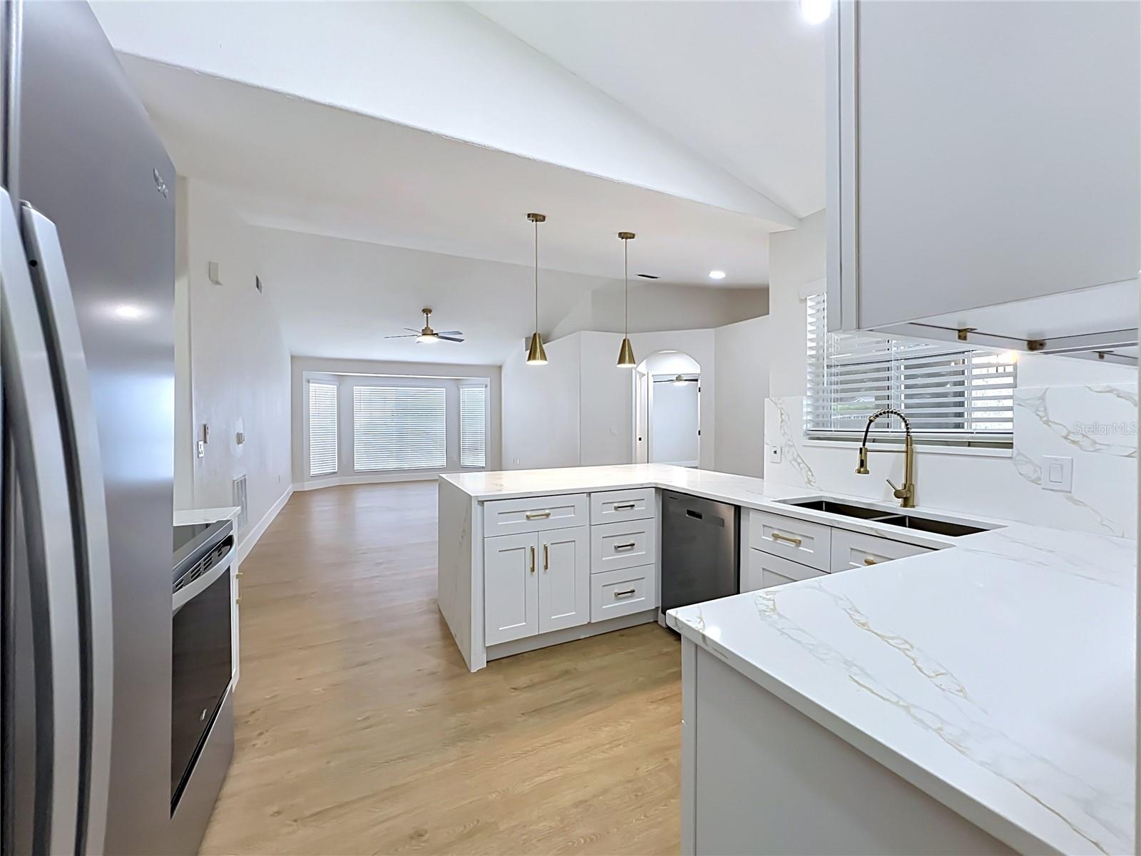 401 COUNTRY WOOD CIR, LAKE MARY, FL, 32746