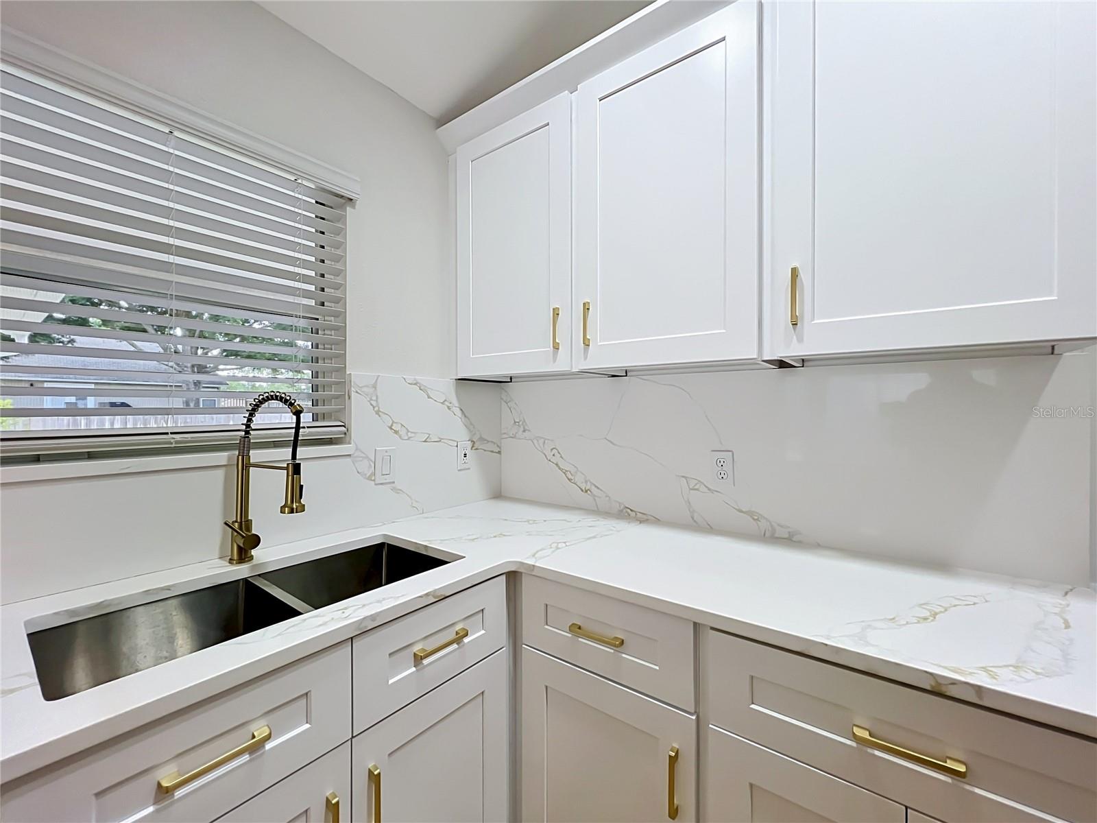 401 COUNTRY WOOD CIR, LAKE MARY, FL, 32746