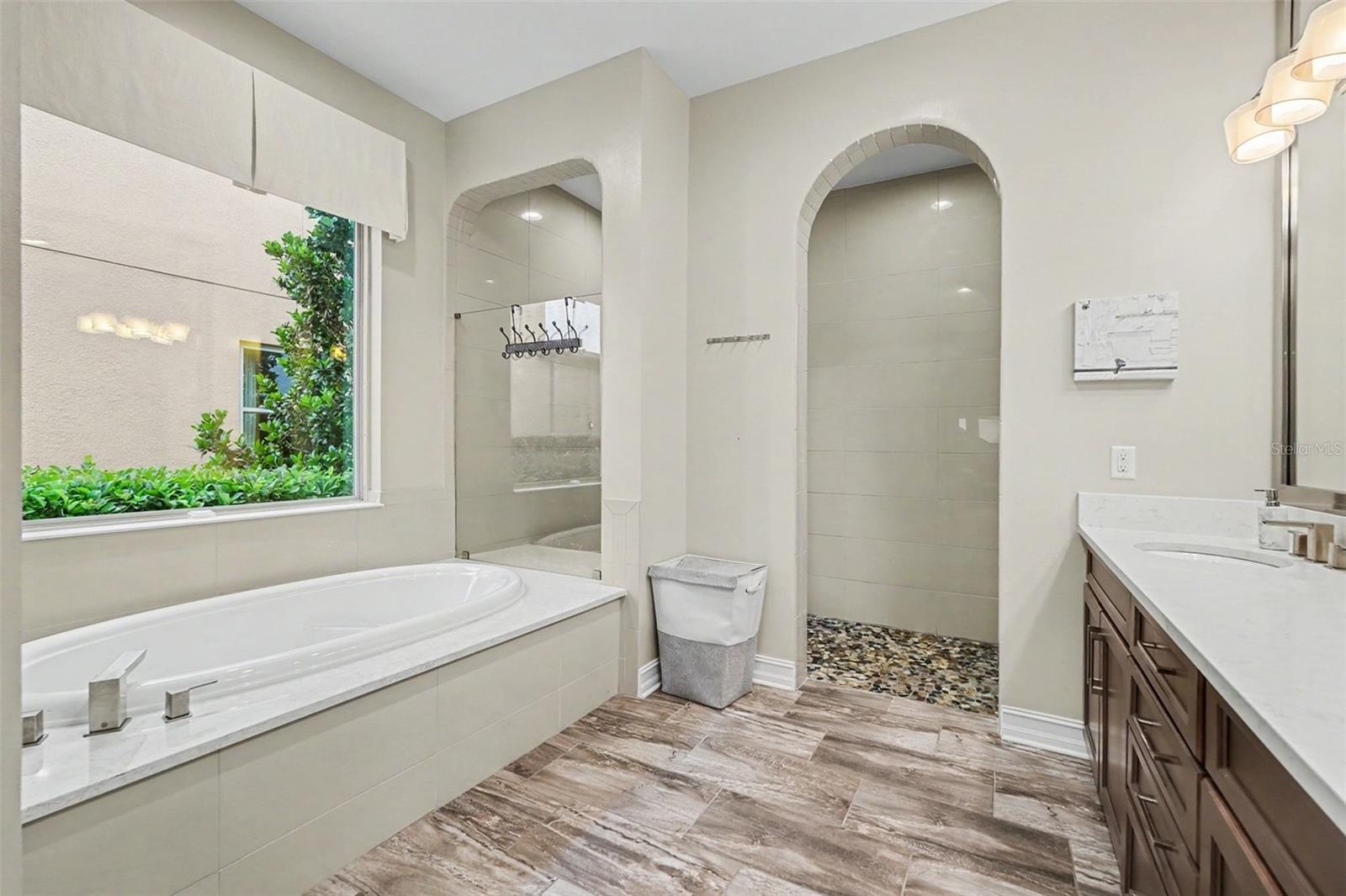 18213 PINE HAMMOCK BLVD, LUTZ, FL, 33548