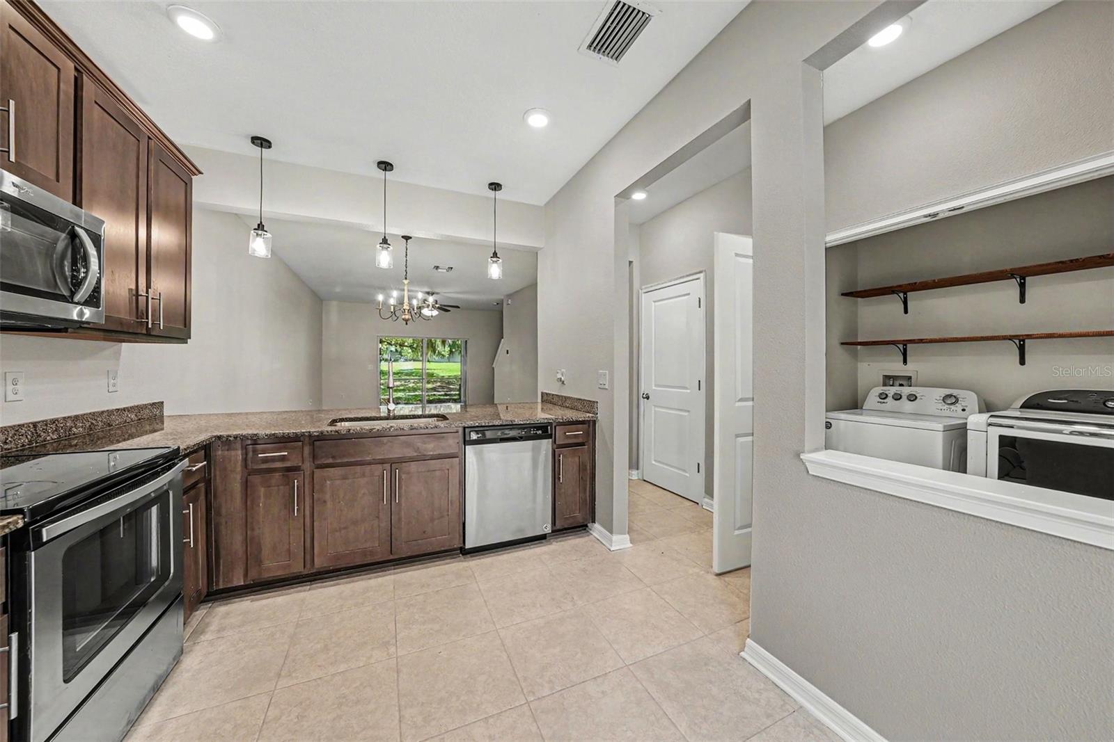 1124 HILLHURST DR, WESLEY CHAPEL, FL, 33543