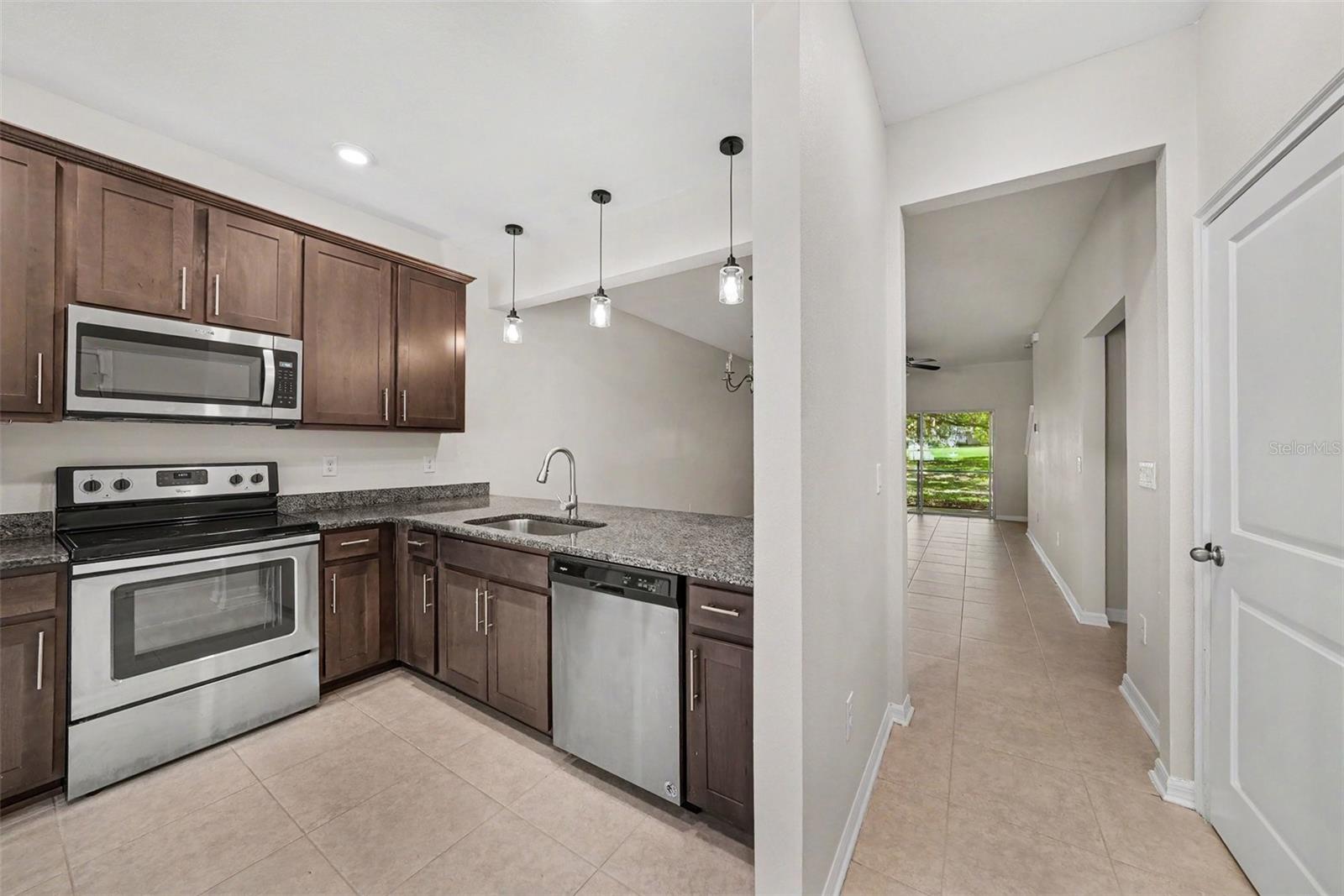 1124 HILLHURST DR, WESLEY CHAPEL, FL, 33543